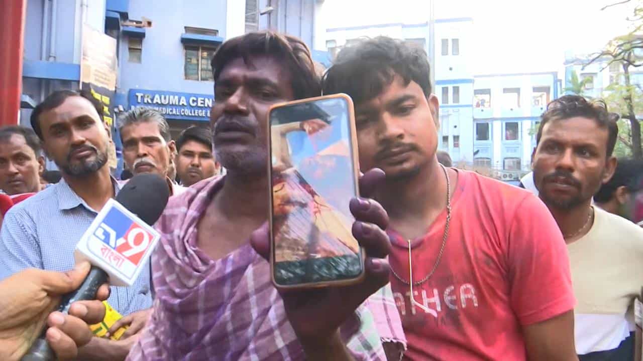 Murder: রঙের উৎসবে রক্তের হোলি! তৃণমূল কাউন্সিলরের ঘনিষ্ঠকে খুনের অভিযোগে উত্তাল টিটাগড় Murder: রঙের উৎসবে রক্তের হোলি! তৃণমূল কাউন্সিলরের ঘনিষ্ঠকে খুনের অভিযোগে উত্তাল টিটাগড়