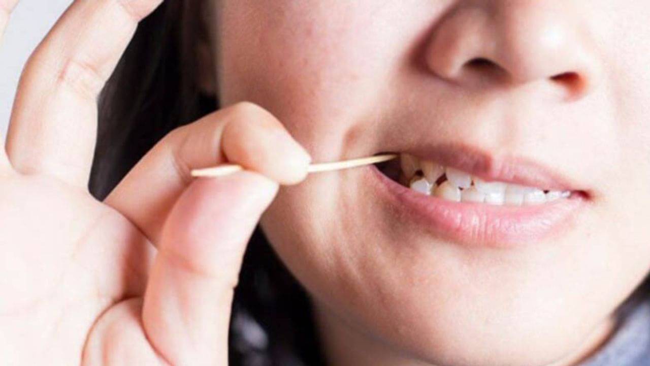 টুথ পিক দিয়ে দাঁত খোঁচাচ্ছেন? আসল ট্রুথ জানলে আর করবেন না!