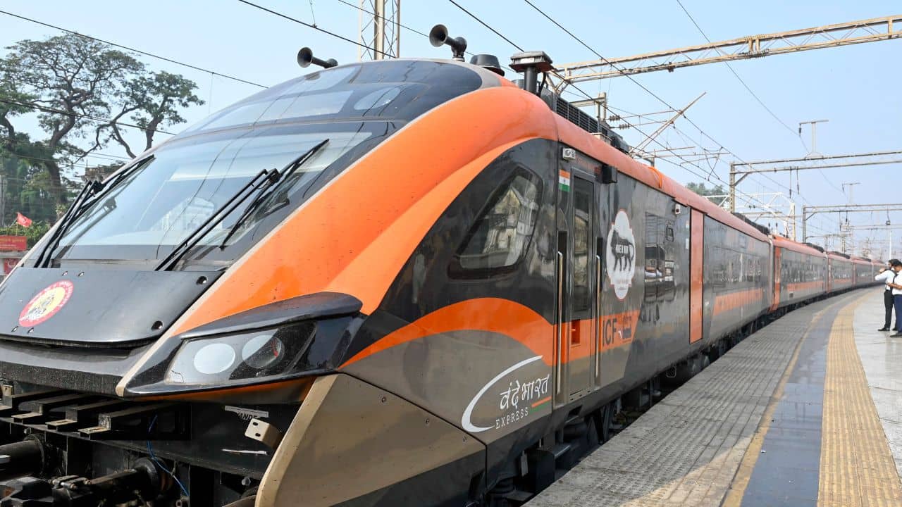 Indian Railways: টিকিটের সঙ্গেই এই ৫টি পরিষেবা ফ্রি-তে দেয় রেল, অধিকাংশ যাত্রীই জানেন না...