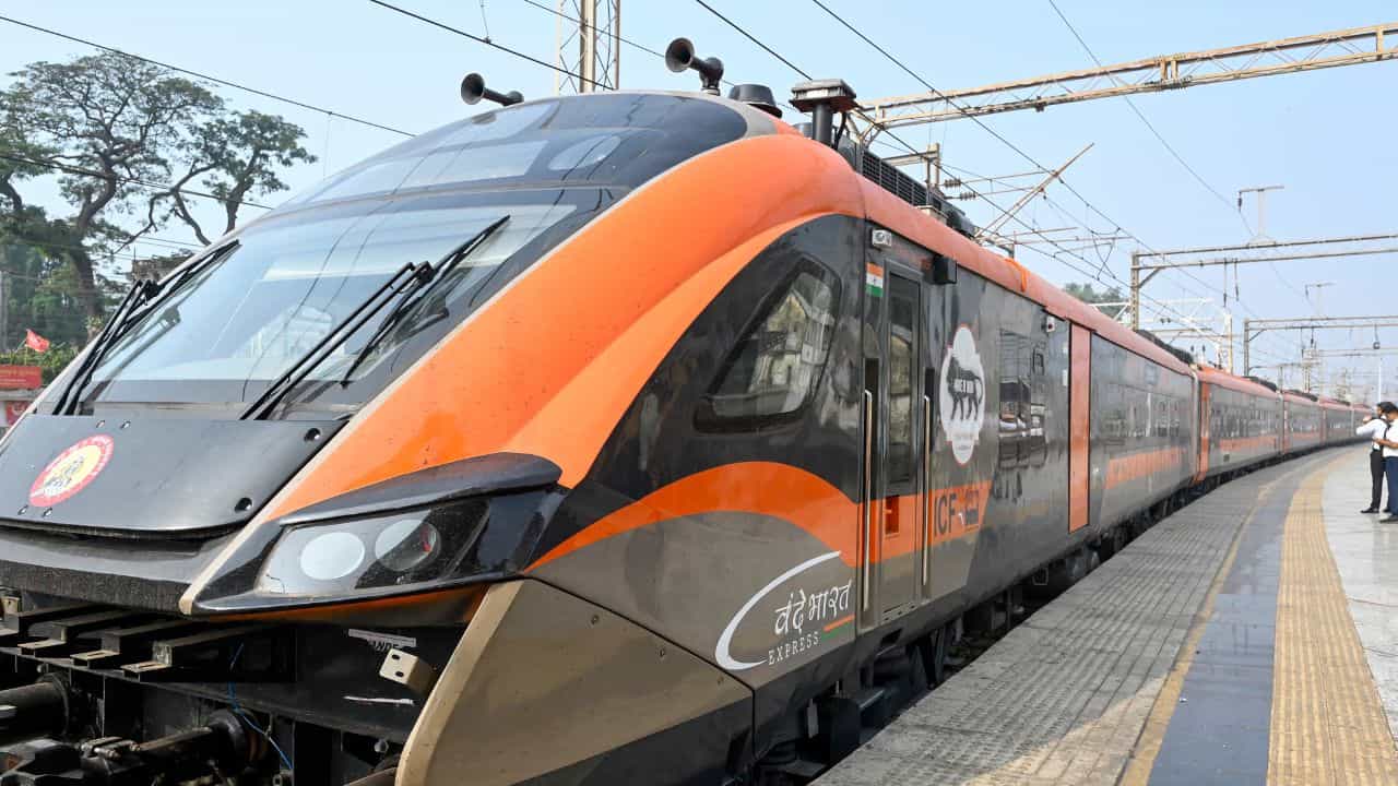 Indian Railways: টিকিটের সঙ্গেই এই ৫টি পরিষেবা ফ্রি-তে দেয় রেল, অধিকাংশ যাত্রীই জানেন না... Indian Railways: টিকিটের সঙ্গেই এই ৫টি পরিষেবা ফ্রি-তে দেয় রেল, অধিকাংশ যাত্রীই জানেন না...