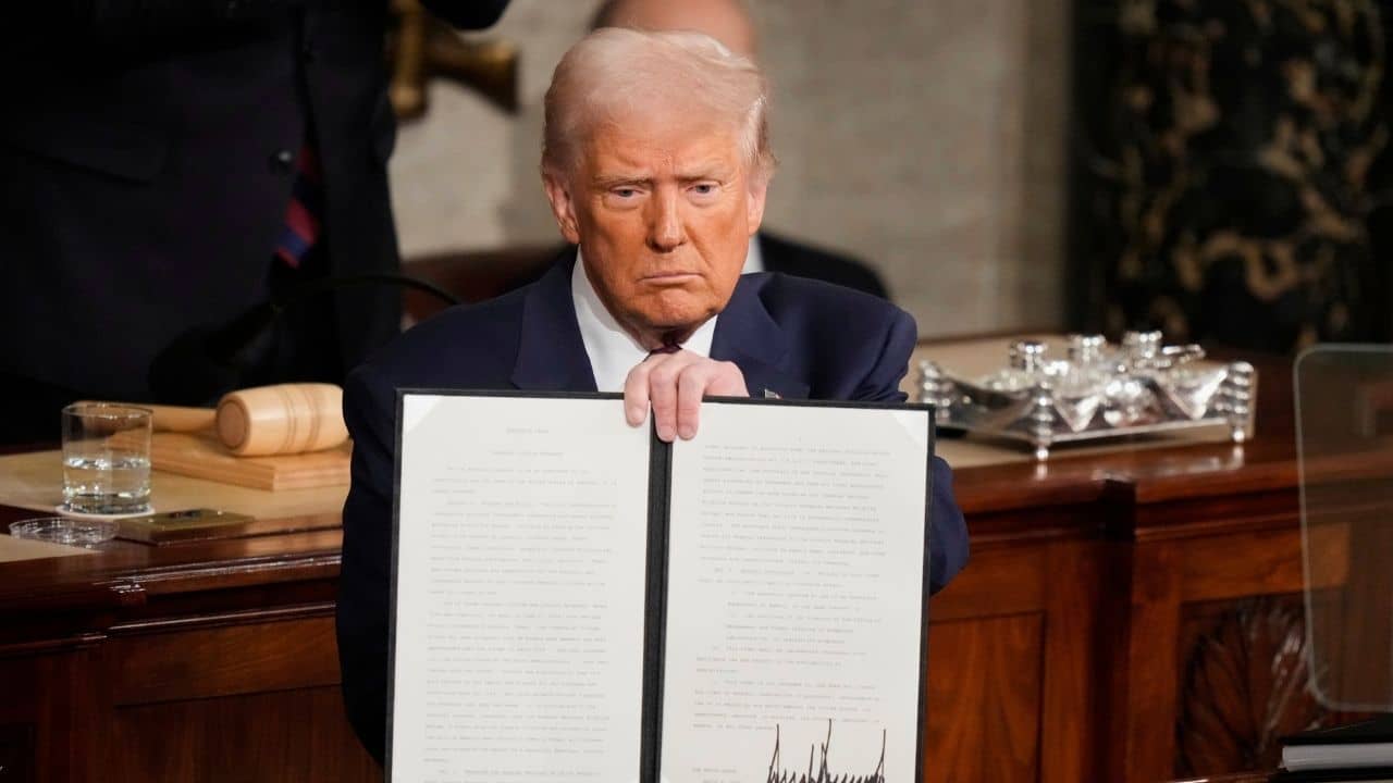 Donald Trump Travel Ban: পাকিস্তান সহ ৪১টি দেশের নাগরিকদের আমেরিকায় নো এন্ট্রি! বড় সিদ্ধান্তের পথে ট্রাম্প