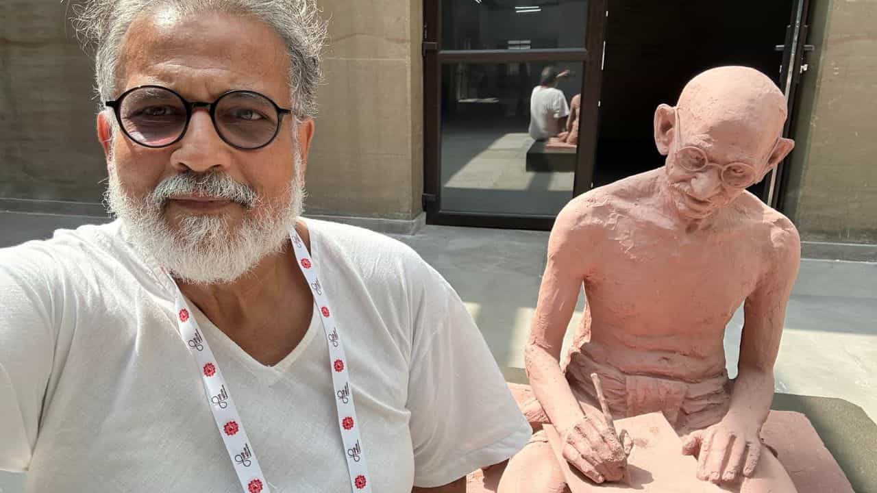 Tushar Gandhi: গান্ধীর প্রপৌত্রর গ্রেফতারি চাইছে RSS-BJP, কী এমন করলেন তিনি? Tushar Gandhi: গান্ধীর প্রপৌত্রর গ্রেফতারি চাইছে RSS-BJP, কী এমন করলেন তিনি?