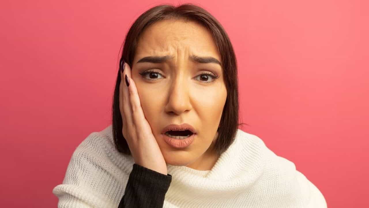 Face Swelling: ঘুম থেকে উঠলেই মুখ ফুলে যায়? কী ভাবে তাকে কমাবেন? রইল টিপস Face Swelling: ঘুম থেকে উঠলেই মুখ ফুলে যায়? কী ভাবে তাকে কমাবেন? রইল টিপস