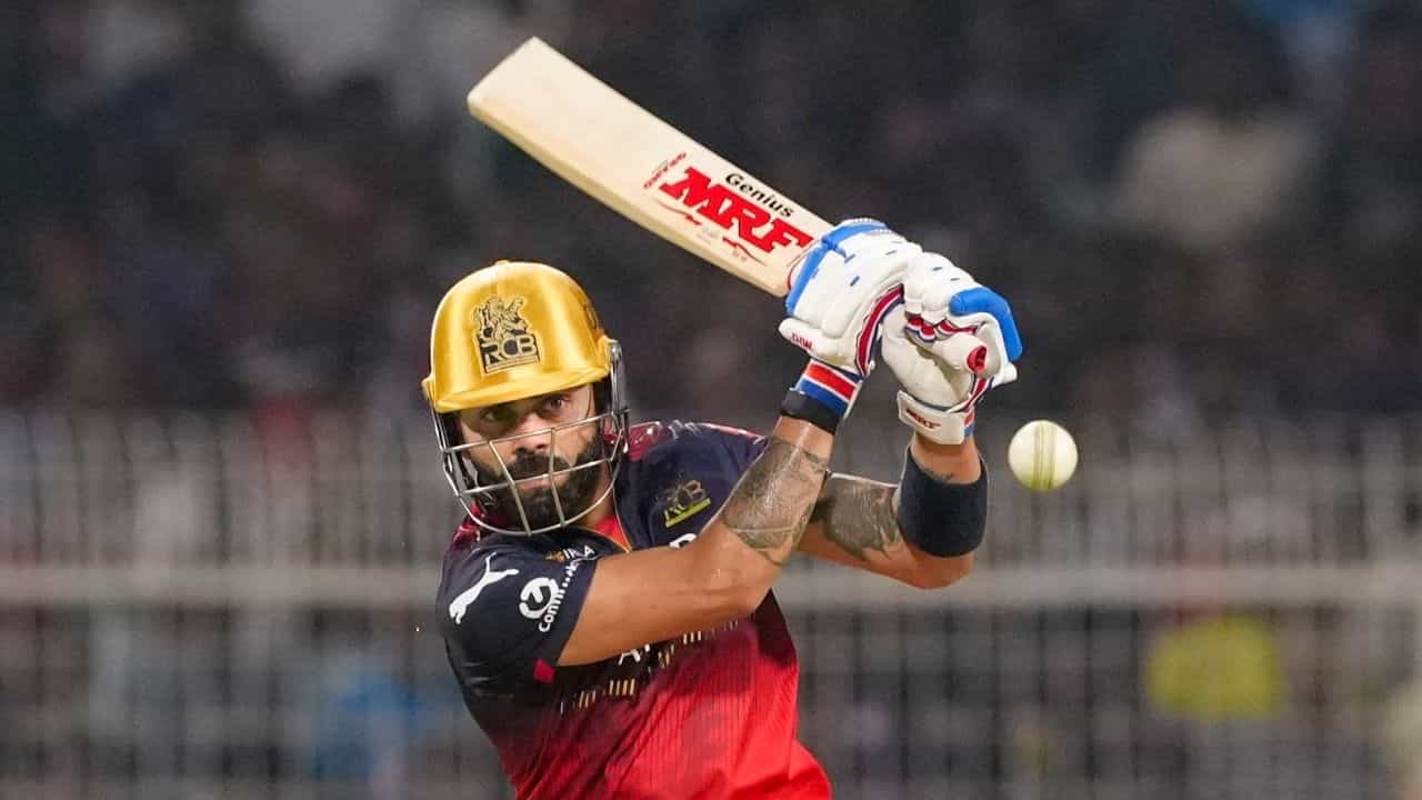Virat Kohli: IPL-র এই সিজনে কোহলির ফি ২১ কোটি টাকা, কত টাকা ট্যাক্স দিতে হবে তাঁকে? Virat Kohli: IPL-র এই সিজনে কোহলির ফি ২১ কোটি টাকা, কত টাকা ট্যাক্স দিতে হবে তাঁকে?