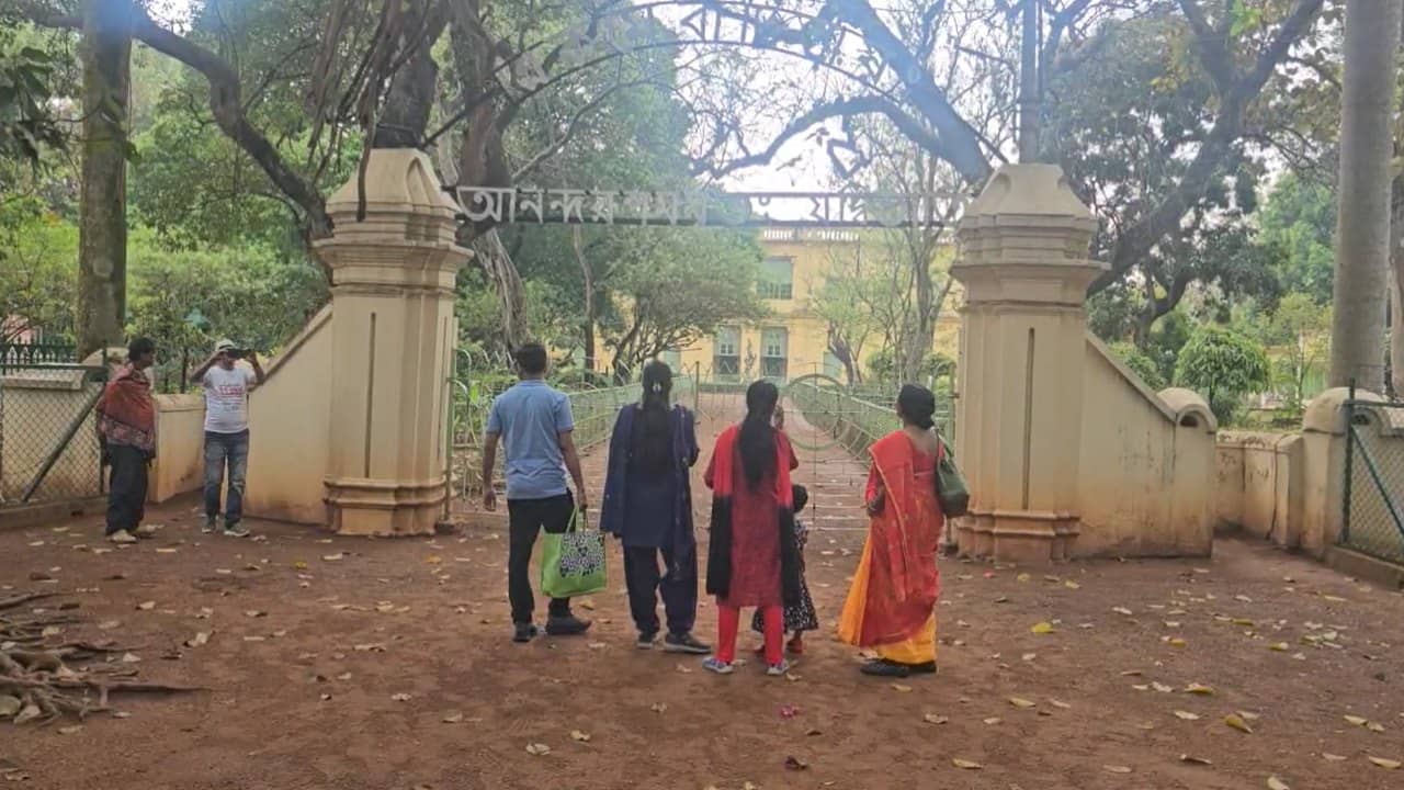 Viswa-Bharati University: এখনই পর্যটকদের জন্য খুলছে না দরজা! ২৪ ঘণ্টার মধ্যে কেন সিদ্ধান্ত বদল বিশ্বভারতীর?