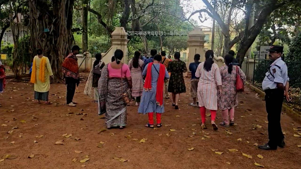 Viswa-Bharati: নতুন উপাচার্য দায়িত্ব নিতেই উঠল ‘নিষেধাজ্ঞা’! ফের অবাধে বিশ্বভারতীতে ঢুকতে পারবেন পর্যটকরা