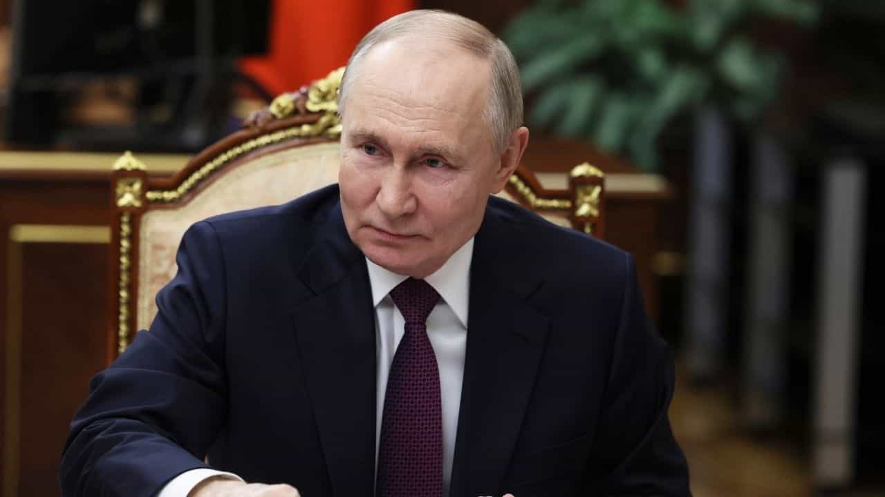 Vladimir Putin: যুদ্ধবিরতিতে নিমরাজি পুতিনও, ওয়াশিংটনের প্ল্যান নিয়ে মনে প্রচুর প্রশ্ন, ভরসা করতে পারছেন না ট্রাম্পকে? Vladimir Putin: যুদ্ধবিরতিতে নিমরাজি পুতিনও, ওয়াশিংটনের প্ল্যান নিয়ে মনে প্রচুর প্রশ্ন, ভরসা করতে পারছেন না ট্রাম্পকে?
