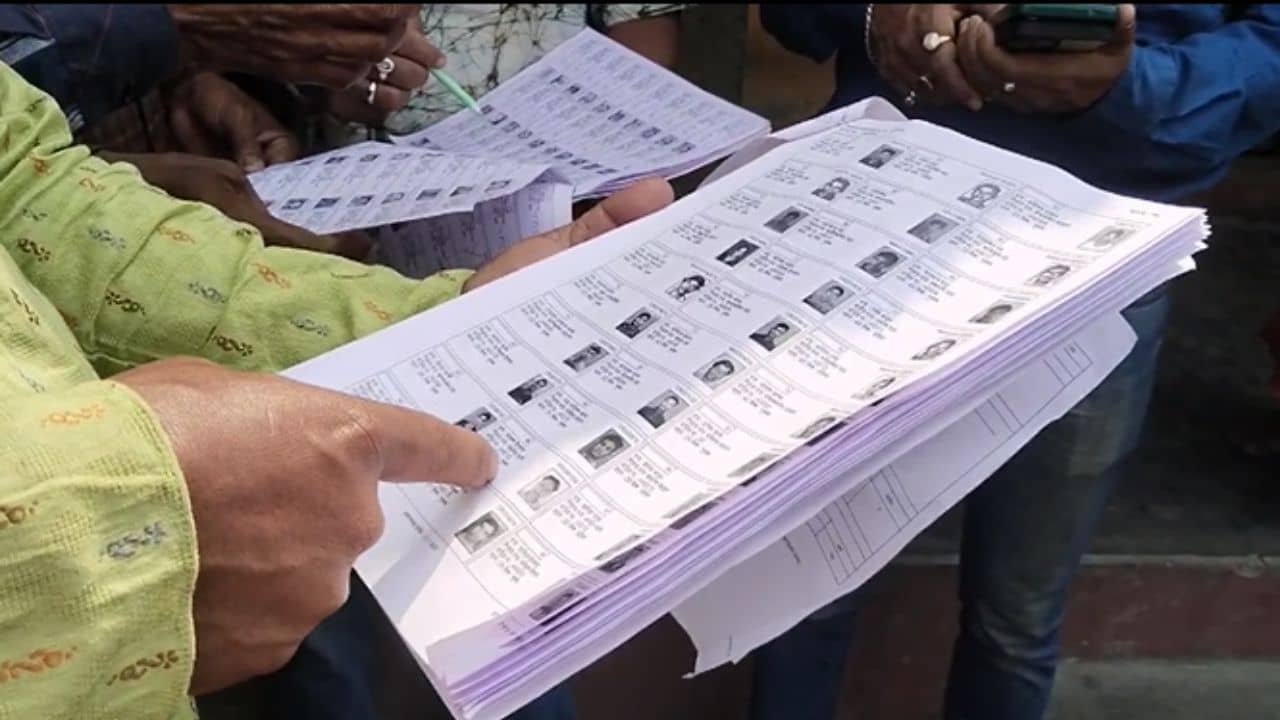 Jalpaiguri: মাত্র ৩ দিনে দেড় শতাধিক ভূতুড়ে ভোটারের খোঁজ, চাঞ্চল্য রাজগঞ্জে