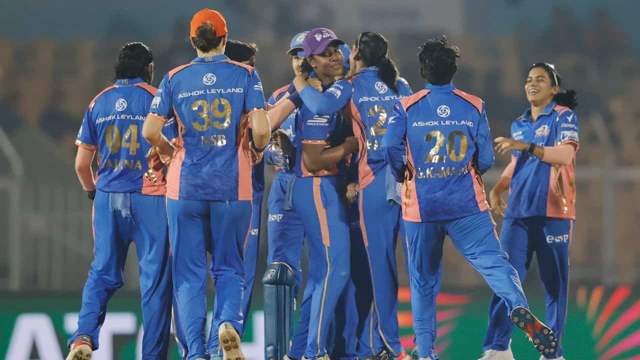 WPL 2025, GG vs MI: রেকর্ড গড়ে ফাইনালে মুম্বই ইন্ডিয়ান্স, ট্রফির ম্যাচে সামনে দিল্লি ক্যাপিটালস WPL 2025, GG vs MI: রেকর্ড গড়ে ফাইনালে মুম্বই ইন্ডিয়ান্স, ট্রফির ম্যাচে সামনে দিল্লি ক্যাপিটালস
