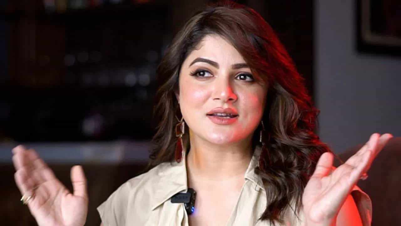 'ছেলে সহবাস করলে...!' ঝিনুকের প্রেম জীবন নিয়ে কী বললেন শ্রাবন্তী? 'ছেলে সহবাস করলে...!' ঝিনুকের প্রেম জীবন নিয়ে কী বললেন শ্রাবন্তী?