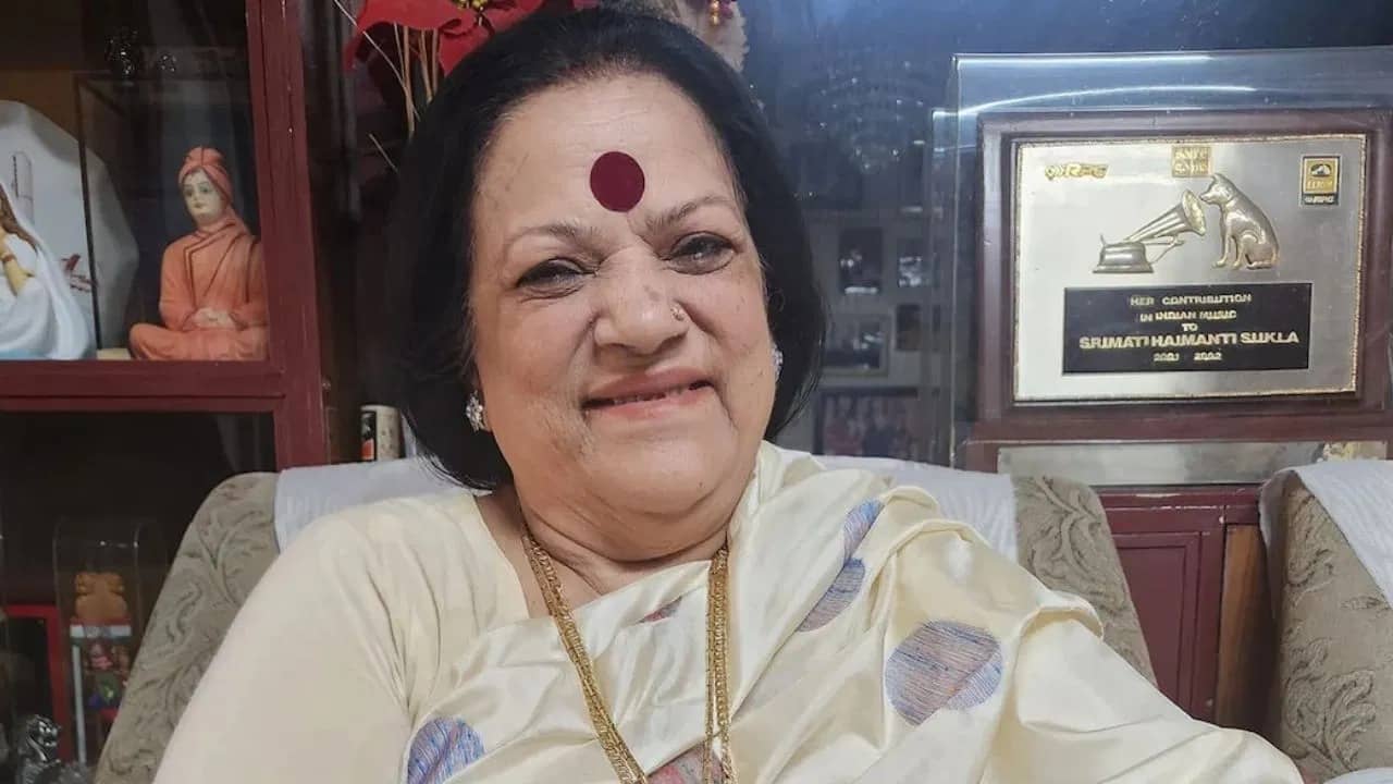 কাকে ভালবেসে প্রেমের গান ধরতেন হৈমন্তী শুক্লা? গায়িকা নিজেই জানালেন...