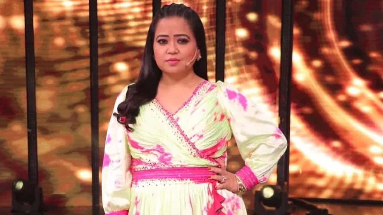ডাস্টবিনে ফেলে দেওয়া আপেল খেতে ইচ্ছে..., কোন কঠিন সত্যি বলেন ভারতী ডাস্টবিনে ফেলে দেওয়া আপেল খেতে ইচ্ছে..., কোন কঠিন সত্যি বলেন ভারতী