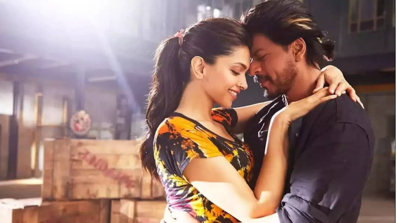 মধ্যরাতে শুট হলেই দীপিকার জন্যে কী করতেন শাহরুখ? ফাঁস করলেন নায়িকা