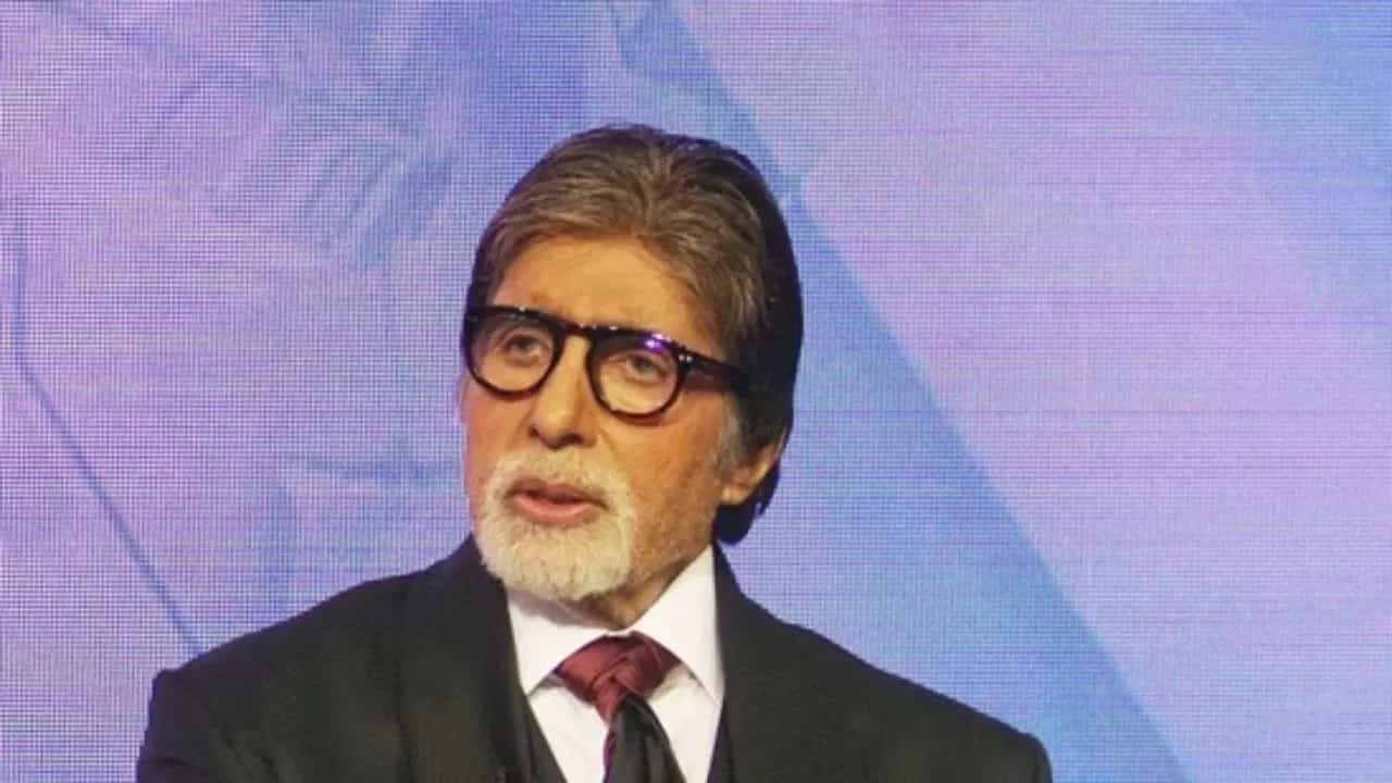 বগলের মধ্যে একটি পিঁয়াজ রেখে বেমালুম মিথ্যে, এ কী কাণ্ড ঘটান অমিতাভ? বগলের মধ্যে একটি পিঁয়াজ রেখে বেমালুম মিথ্যে, এ কী কাণ্ড ঘটান অমিতাভ?