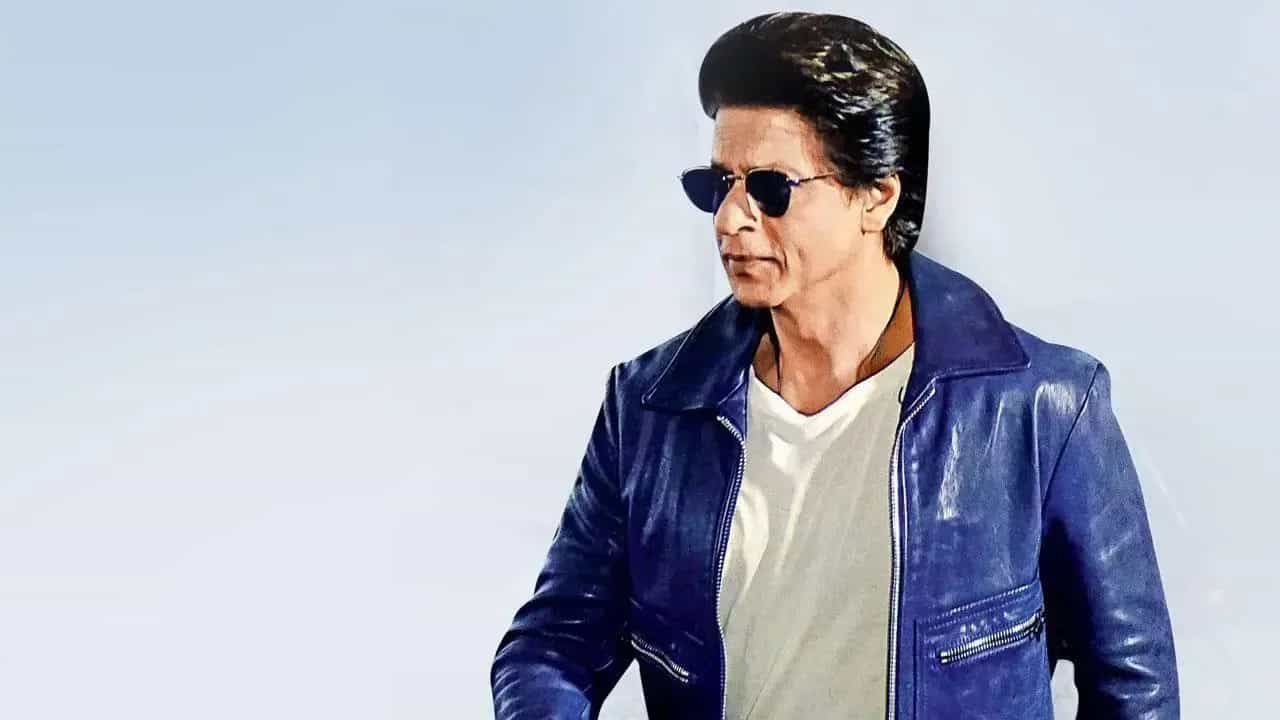বাথরুমে আটকে রেখে কার ওপর জোর খাটান শাহরুখ? বাথরুমে আটকে রেখে কার ওপর জোর খাটান শাহরুখ?