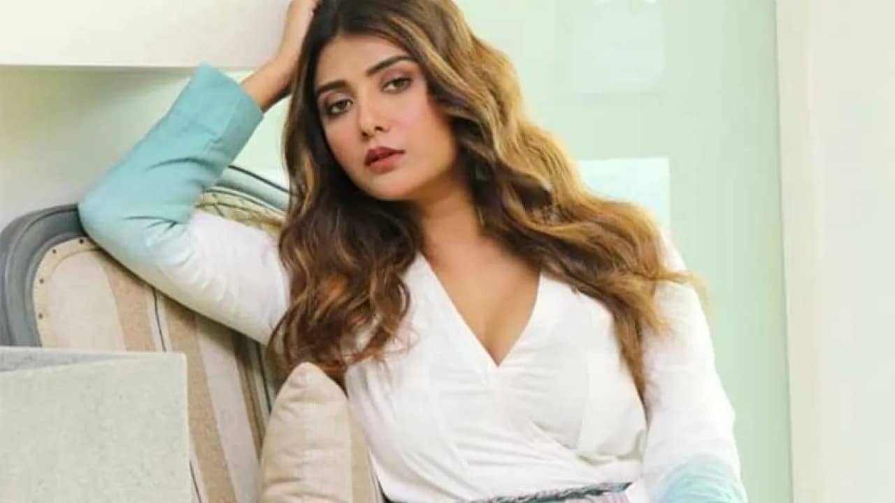 টয়লেট নিয়ে কপালে চিন্তার ভাঁজ, কোন সমস্যার কথা বললেন পার্নো?