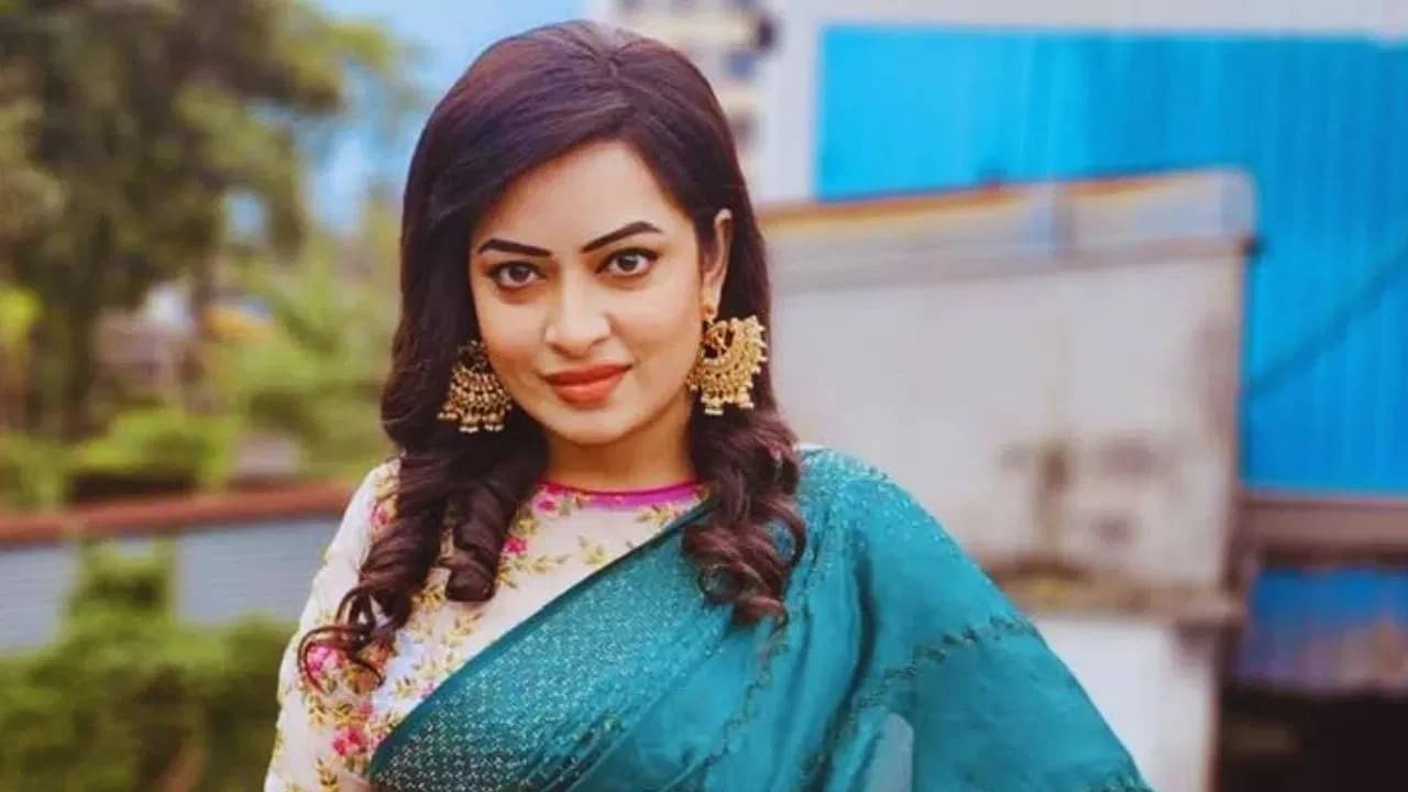 ডাকাতের থেকে বিয়ের প্রস্তাব, মধ্যরাতে ট্রেনে রিমঝিমের সঙ্গে কী ঘটে?