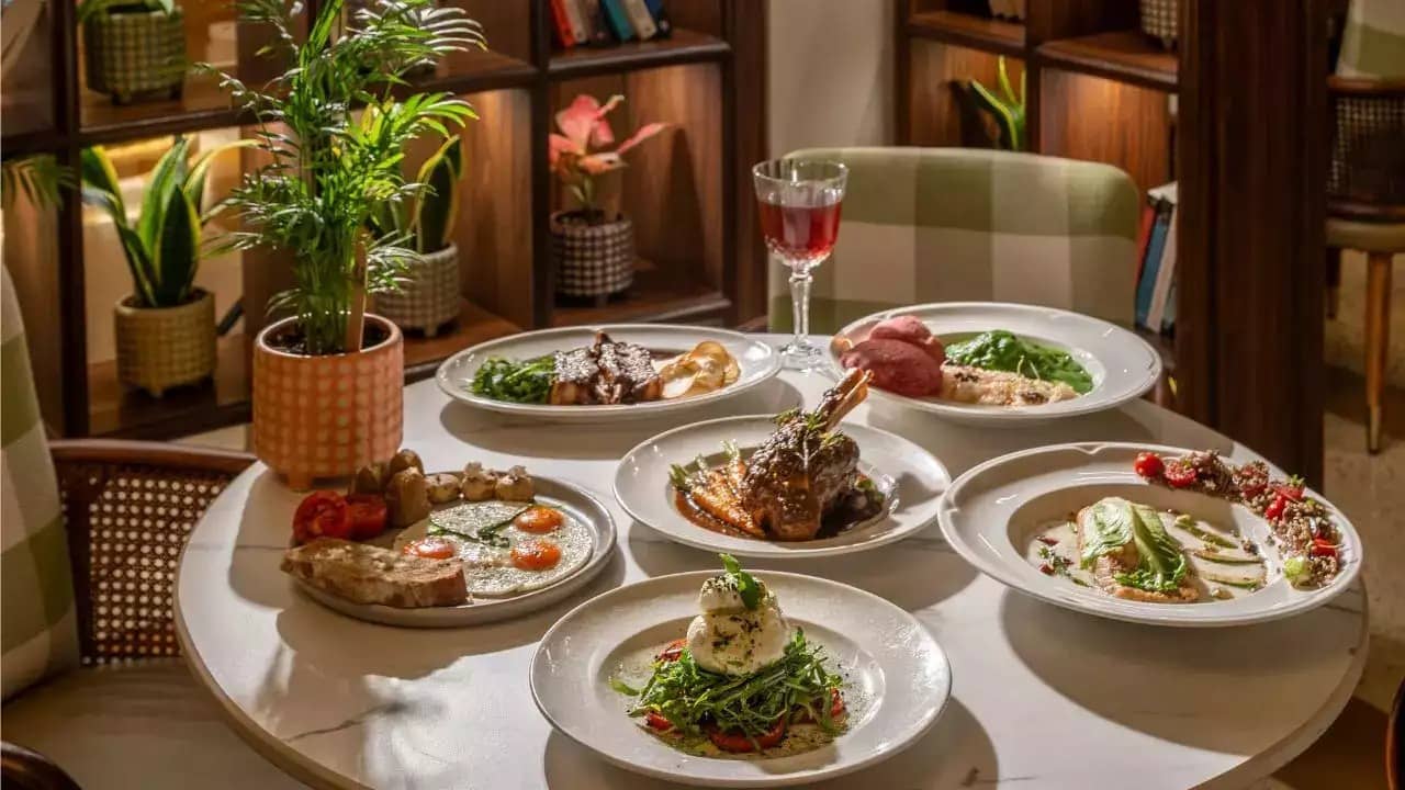 খেতে বসার সময় এই ভুল গুলো করছেন না তো! চরম আর্থিক কষ্ট অপেক্ষায়