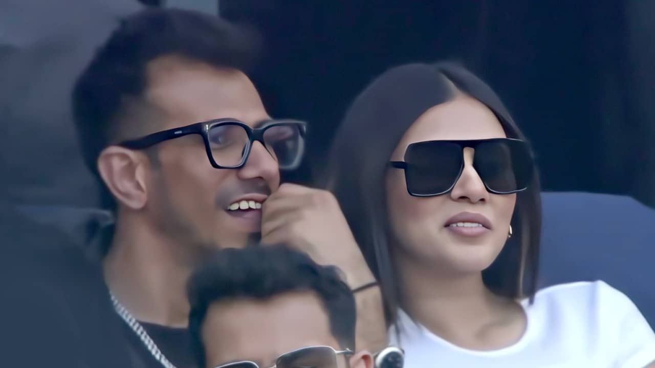 Yuzvendra Chahal, IND vs NZ: ধনশ্রী অতীত! দুবাইয়ের গ্যালারিতে যুজবেন্দ্র চাহালের ক্লোজ আপে কে এই মিস্ট্রি গার্ল?