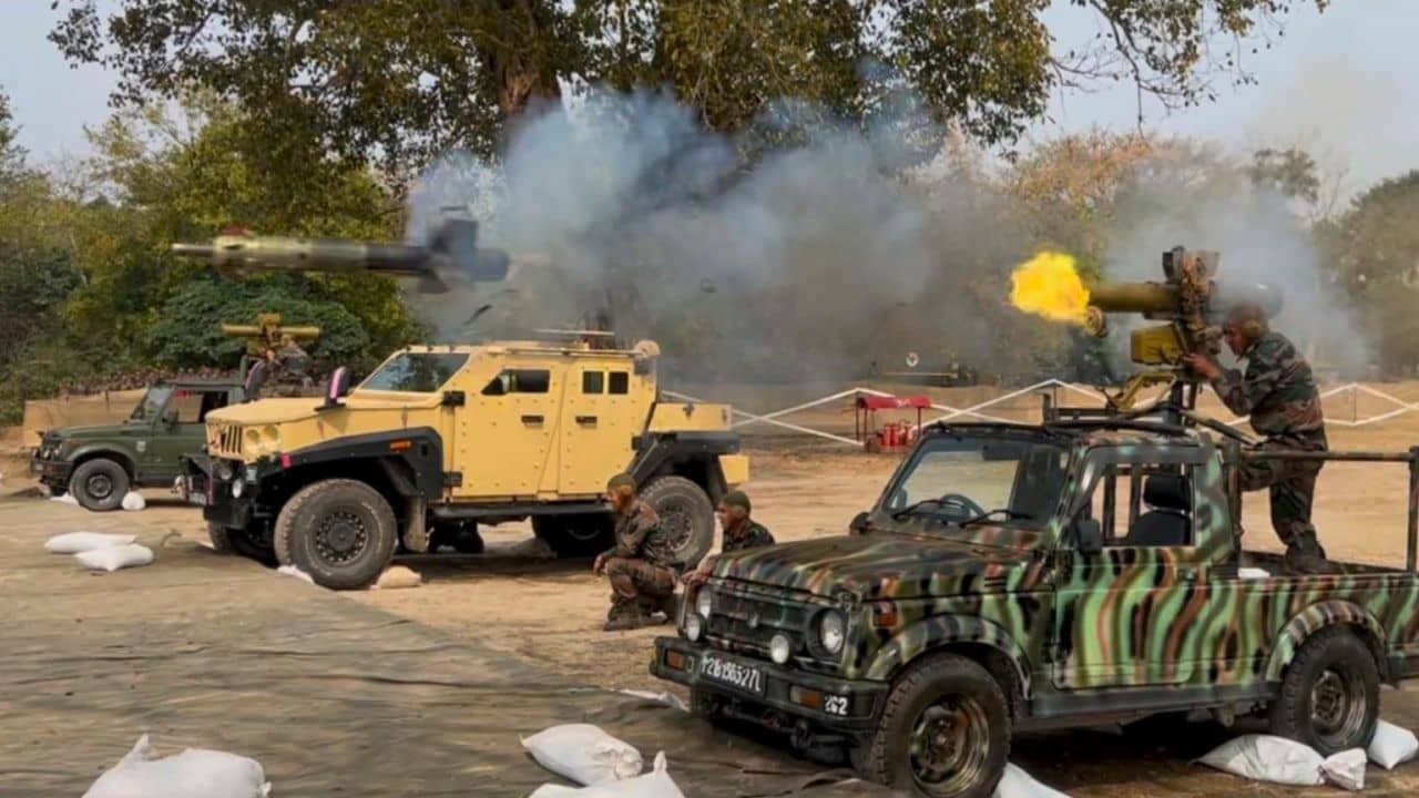 Chhattisgarh Naxals: সাতসকালে রণক্ষেত্র ছত্তীসগঢ়, ঘরে ঢুকে ২২ মাওবাদীকে খতম করল যৌথবাহিনী