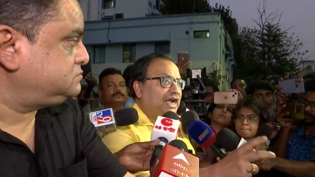 Kunal ghosh on JU: কুণালের মুখে কেষ্টর সুর! ব্রাত্যর পাশে দাঁড়িয়ে বামেদের হুমকি, 'TMC-র ছেলেরা জল-বাতাসা পরিষেবা দিলে ভাল লাগবে তো?' Kunal ghosh on JU: কুণালের মুখে কেষ্টর সুর! ব্রাত্যর পাশে দাঁড়িয়ে বামেদের হুমকি, 'TMC-র ছেলেরা জল-বাতাসা পরিষেবা দিলে ভাল লাগবে তো?'
