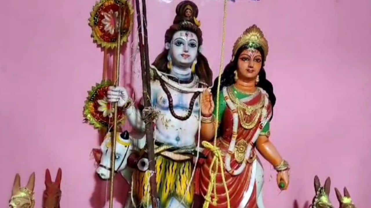 Chandrakona: রাত হলেই শিব মন্দির-কালী মন্দিরে এ কী ঘটছে! চোখ কপালে এলাকাবাসীর