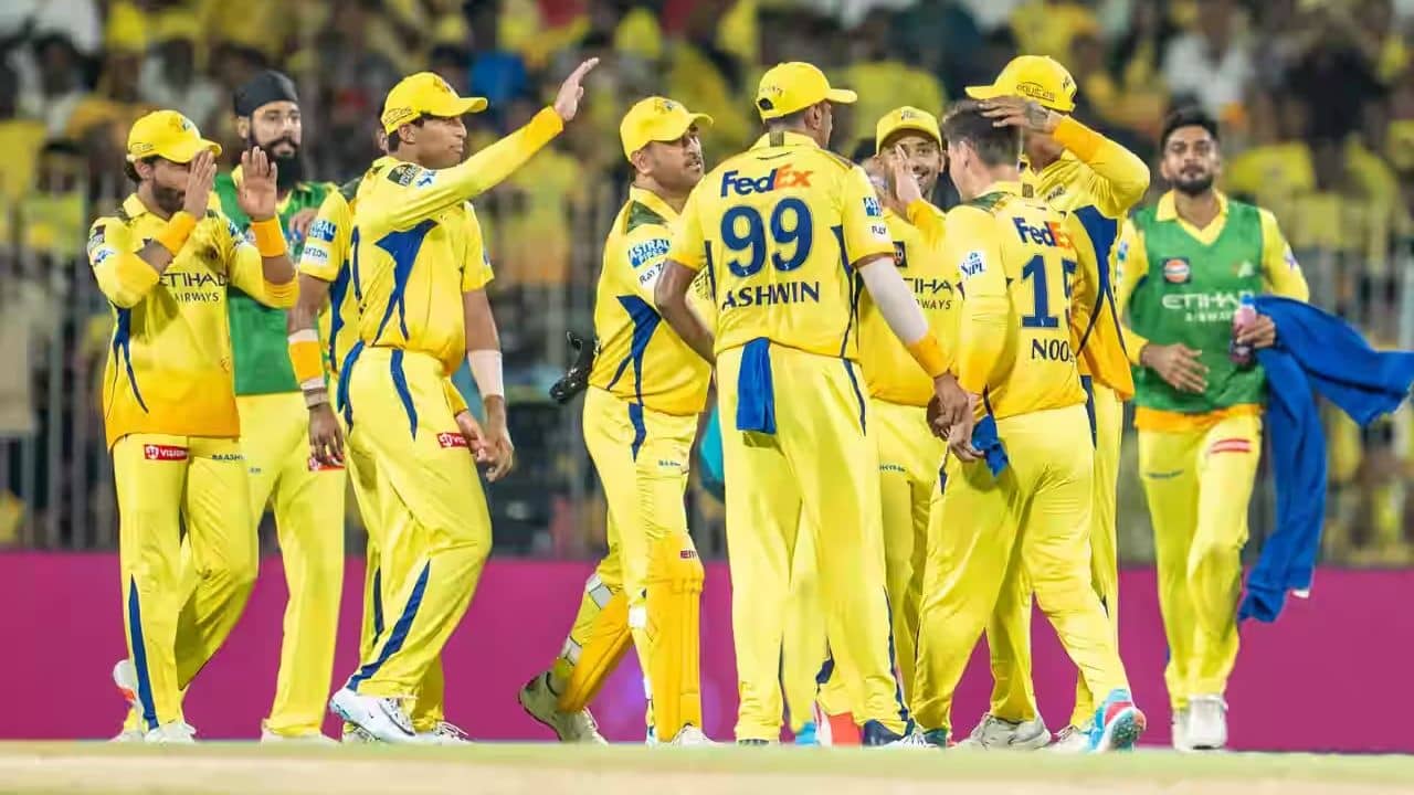 CSK, IPL 2025: চিপকে কোনঠাসা CSK! ঘরের মাঠে নেই বাড়তি সুবিধা, RCB-র কাছে হেরে যুক্তি সাজাচ্ছেন ফ্লেমিং