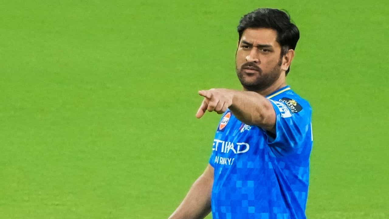 MS Dhoni: হুইলচেয়ারে থাকলেও... IPL এর এল-ক্লাসিকোর আগে এ কথা কেন মহেন্দ্র সিং ধোনির মুখে? MS Dhoni: হুইলচেয়ারে থাকলেও... IPL এর এল-ক্লাসিকোর আগে এ কথা কেন মহেন্দ্র সিং ধোনির মুখে?