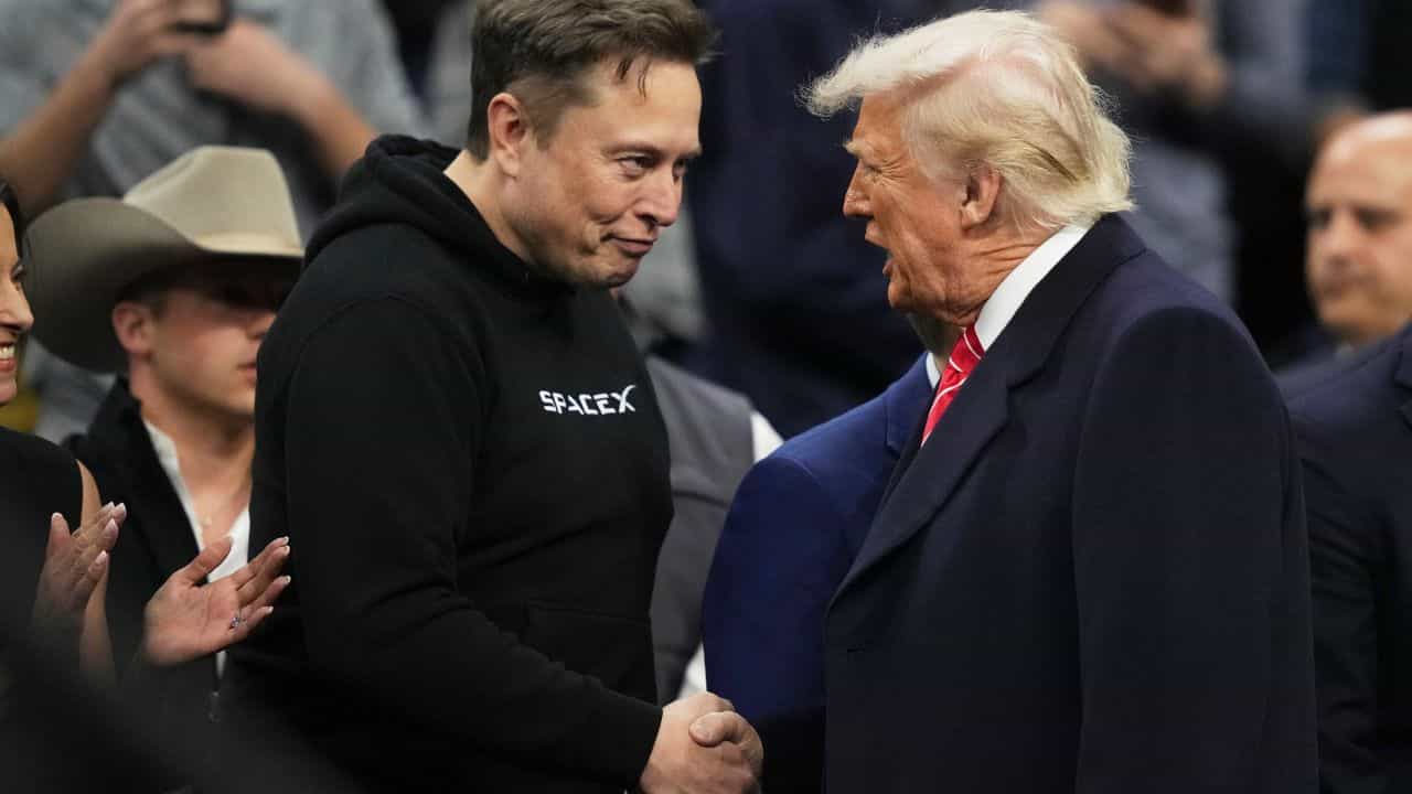Elon Musk: মাস্কের 'ম্যাজিক'! প্রাণহীন 'নীল পাখি' বেচে দিলেন ২৮ লক্ষ টাকায় Elon Musk: মাস্কের 'ম্যাজিক'! প্রাণহীন 'নীল পাখি' বেচে দিলেন ২৮ লক্ষ টাকায়