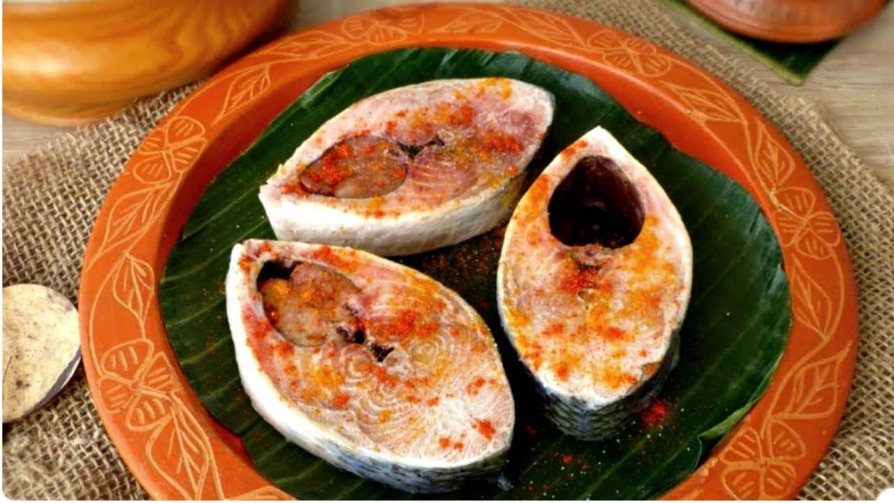 চিকেন বা মটন নয়, বাড়িতে এভাবে ইলিশ কাবাব বানালে আঙুল চাটবে সবাই