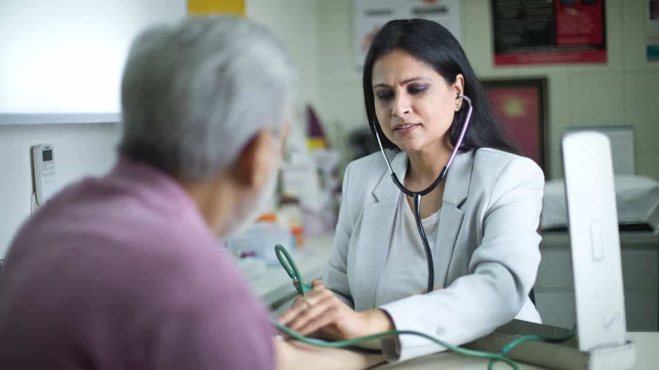 Health Insurance: বারবার বাতিল Mediclaim, অজান্তেই এই ভুলগুলো করে ফেলছেন না তো? Health Insurance: বারবার বাতিল Mediclaim, অজান্তেই এই ভুলগুলো করে ফেলছেন না তো?