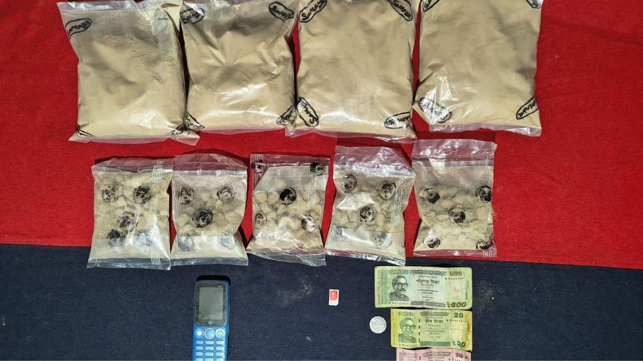 BSF: মুর্শিদাবাদ সীমান্তে কোটি কোটি টাকার হেরোইন বাজেয়াপ্ত, গ্রেফতার বাংলাদেশি পাচারকারী