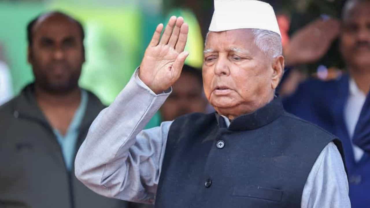 ED Summons Lalu: এই বয়সেও রেহাই নেই! ৭৬-এর লালুকে নিয়োগ-দুর্নীতি মামলায় তলব ইডির ED Summons Lalu: এই বয়সেও রেহাই নেই! ৭৬-এর লালুকে নিয়োগ-দুর্নীতি মামলায় তলব ইডির