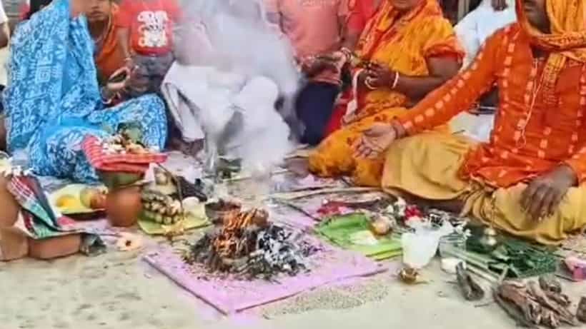 North Dinajpur: প্রেম করে বিয়ে করেছে, মানতে না পেরে জীবিত মেয়ের শ্রাদ্ধ করল পরিবার, পাত পেড়ে খেল লোকজনও