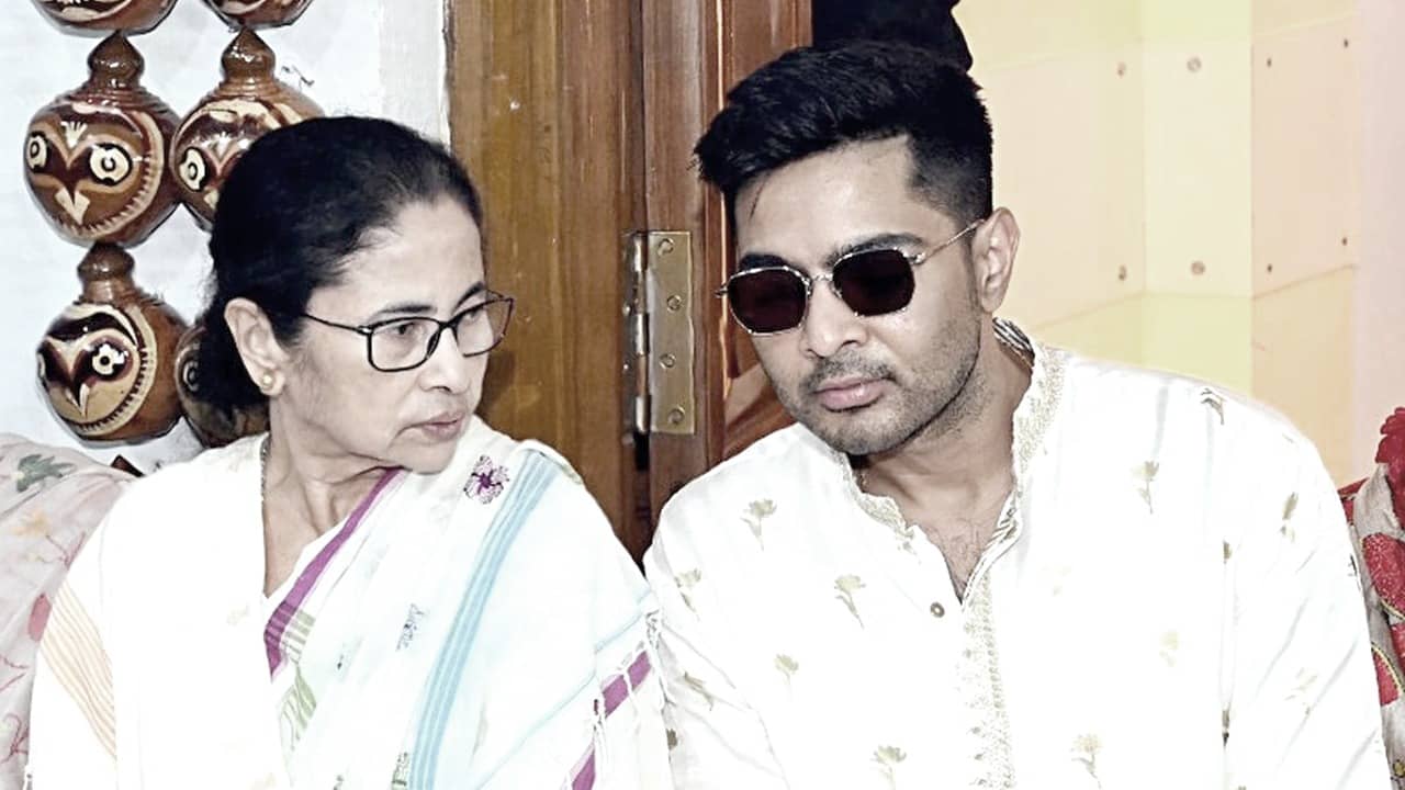 Abhishek Banerjee: কারা করেননি কাজ? নামের লিস্ট মমতাকে পাঠালেন অভিষেক, এরপরই...