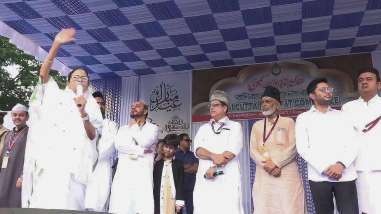 Mamata Banerjee in Red Road: আপনাদের সঙ্গে গোটা সরকার রয়েছে..., রেড রোড থেকে আশ্বাস মমতার