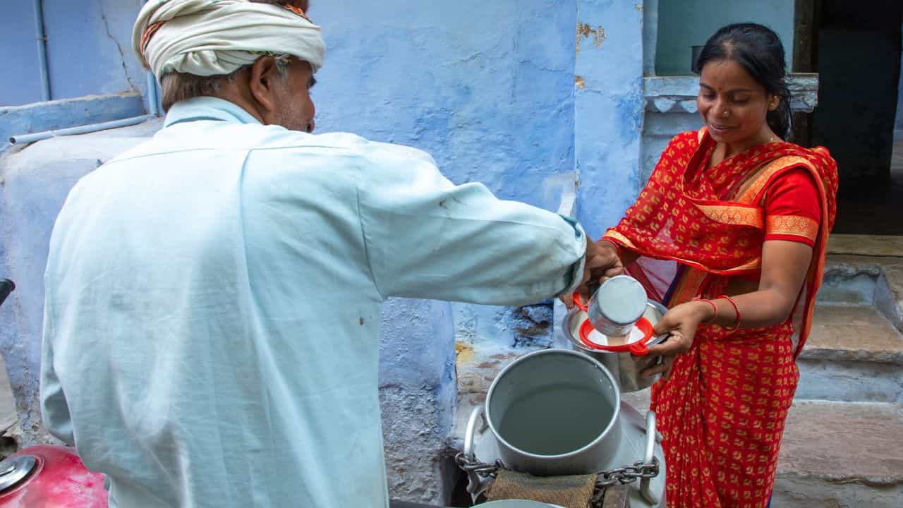 Milk Price Hike: এক বছরের মধ্যে ফের বাড়ল দুধের দাম, এবার এক লিটারে কত টাকা বেশি গুনতে হবে গ্রাহকদের? Milk Price Hike: এক বছরের মধ্যে ফের বাড়ল দুধের দাম, এবার এক লিটারে কত টাকা বেশি গুনতে হবে গ্রাহকদের?