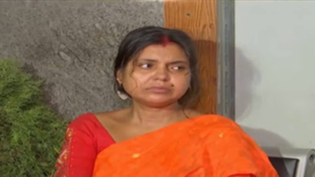 Newtown: রোজগারের আশায় বেরিয়ে হল না ঘরে ফেরা, ভোররাতে রাস্তার ধারে মিলল টোটো চালকের রক্তাক্ত দেহ