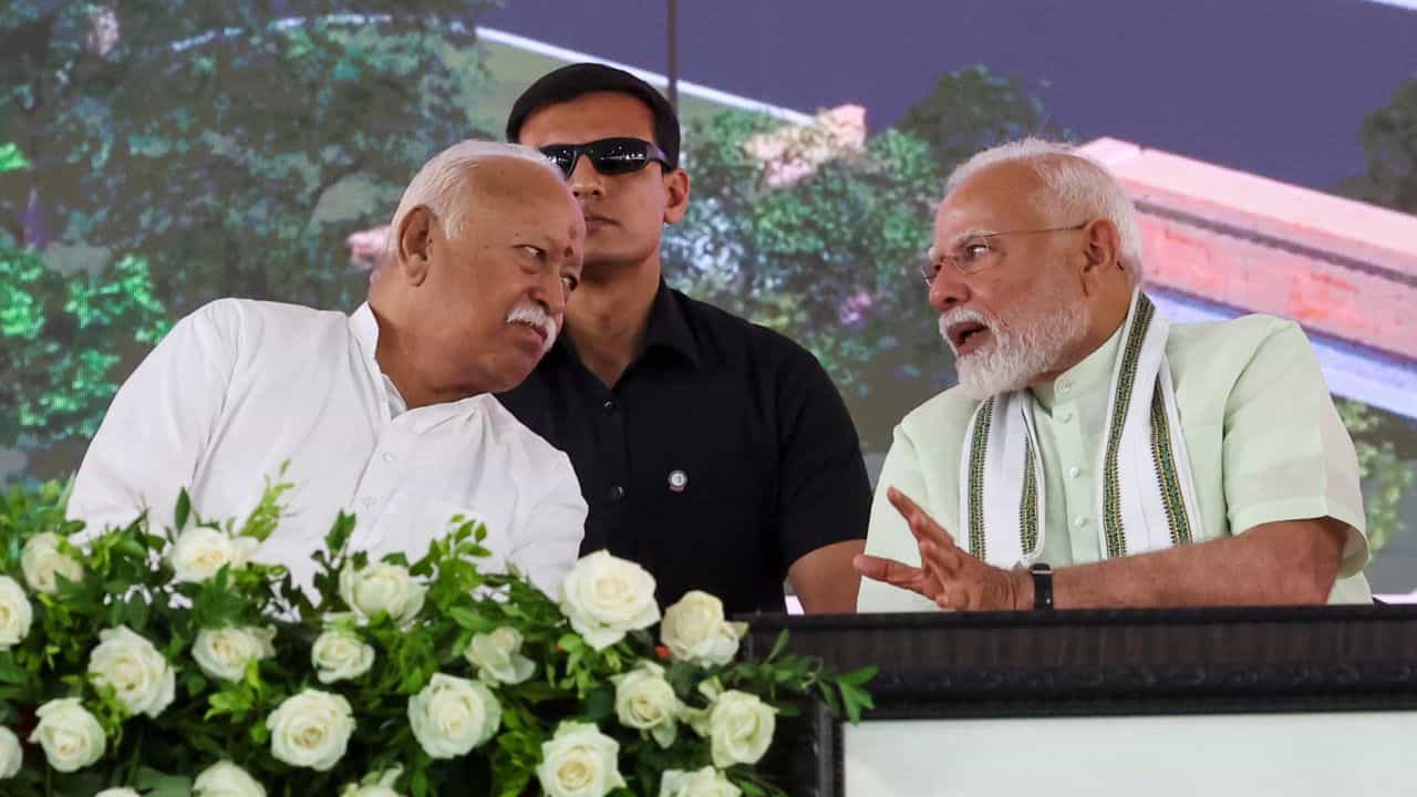 PM Modi on RSS: এক যুগ পর নাগপুরে পা নমোর, কী কী বললেন RSS নিয়ে? PM Modi on RSS: এক যুগ পর নাগপুরে পা নমোর, কী কী বললেন RSS নিয়ে?