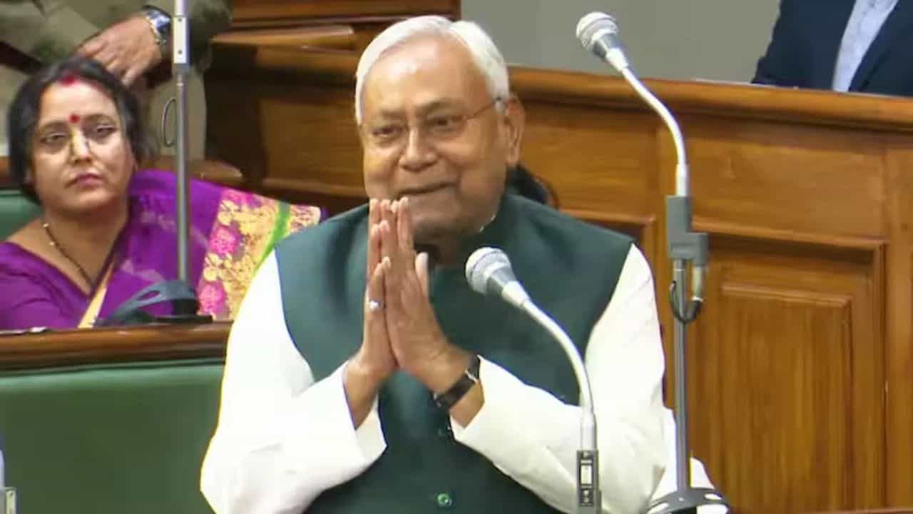 Bihar Budget Session: 'একটু শুনুন...', বিরোধীদের সামনে হাতজোড় করে 'কাতর' আর্জি নীতীশের, কী এমন বলতে চাইছেন তিনি? Bihar Budget Session: 'একটু শুনুন...', বিরোধীদের সামনে হাতজোড় করে 'কাতর' আর্জি নীতীশের, কী এমন বলতে চাইছেন তিনি?
