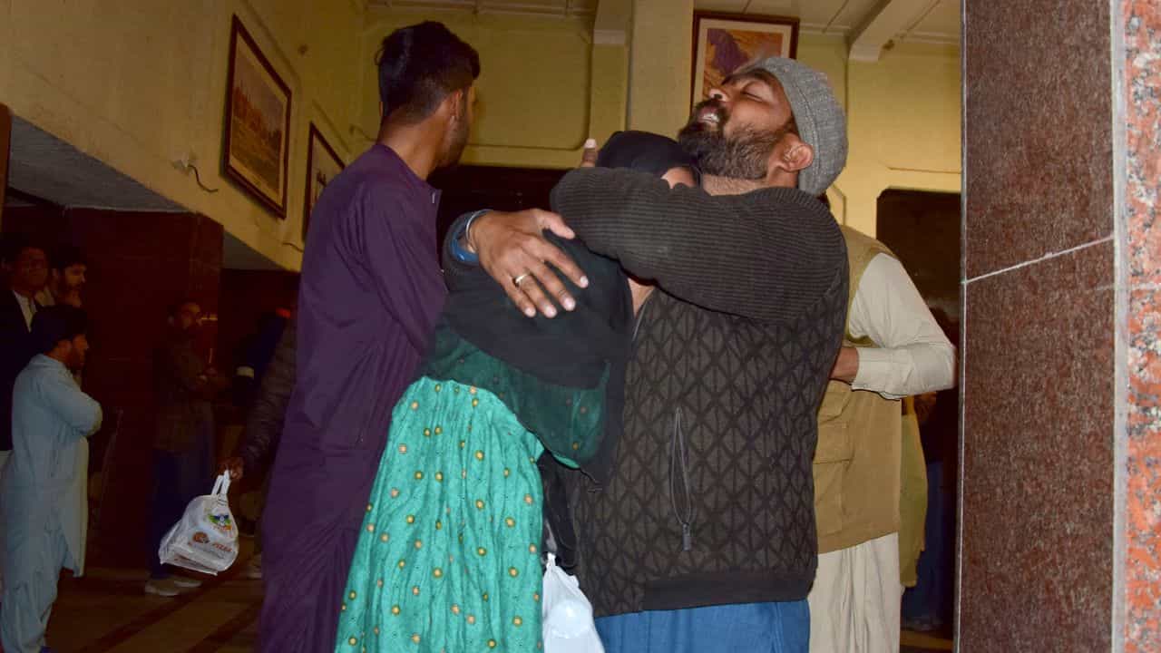 Pakistan Train Hijack: 'চোখের সামনে গুলি করে মারছিল যারাই...', ট্রেনের ভিতরে মহিলা আর পুরুষ যাত্রীদের সঙ্গে কী করছিল জঙ্গিরা, শুনলে গায়ে কাঁটা দেবে Pakistan Train Hijack: 'চোখের সামনে গুলি করে মারছিল যারাই...', ট্রেনের ভিতরে মহিলা আর পুরুষ যাত্রীদের সঙ্গে কী করছিল জঙ্গিরা, শুনলে গায়ে কাঁটা দেবে