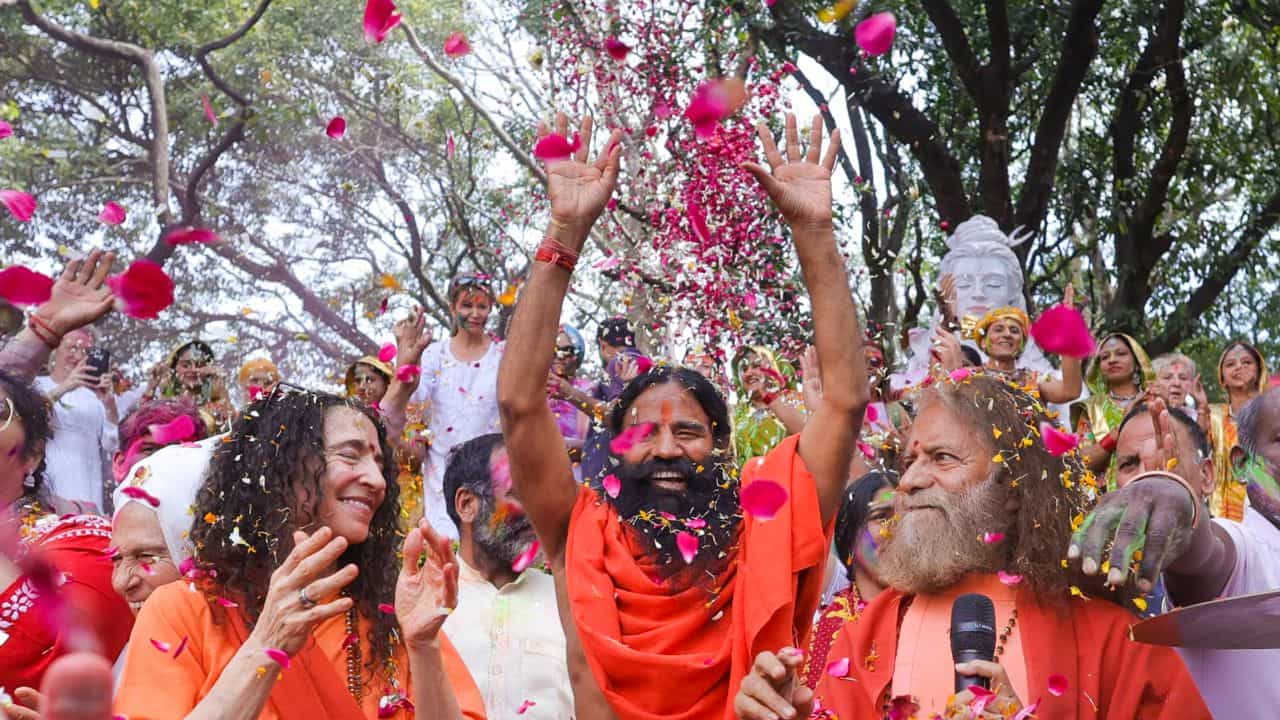 Patanjali Health Care: ভারতকে আত্মনির্ভর করতে উদ্যোগী পতঞ্জলি, বিজ্ঞানের সঙ্গে মেলবন্ধন করছে আয়ুর্বেদের Patanjali Health Care: ভারতকে আত্মনির্ভর করতে উদ্যোগী পতঞ্জলি, বিজ্ঞানের সঙ্গে মেলবন্ধন করছে আয়ুর্বেদের