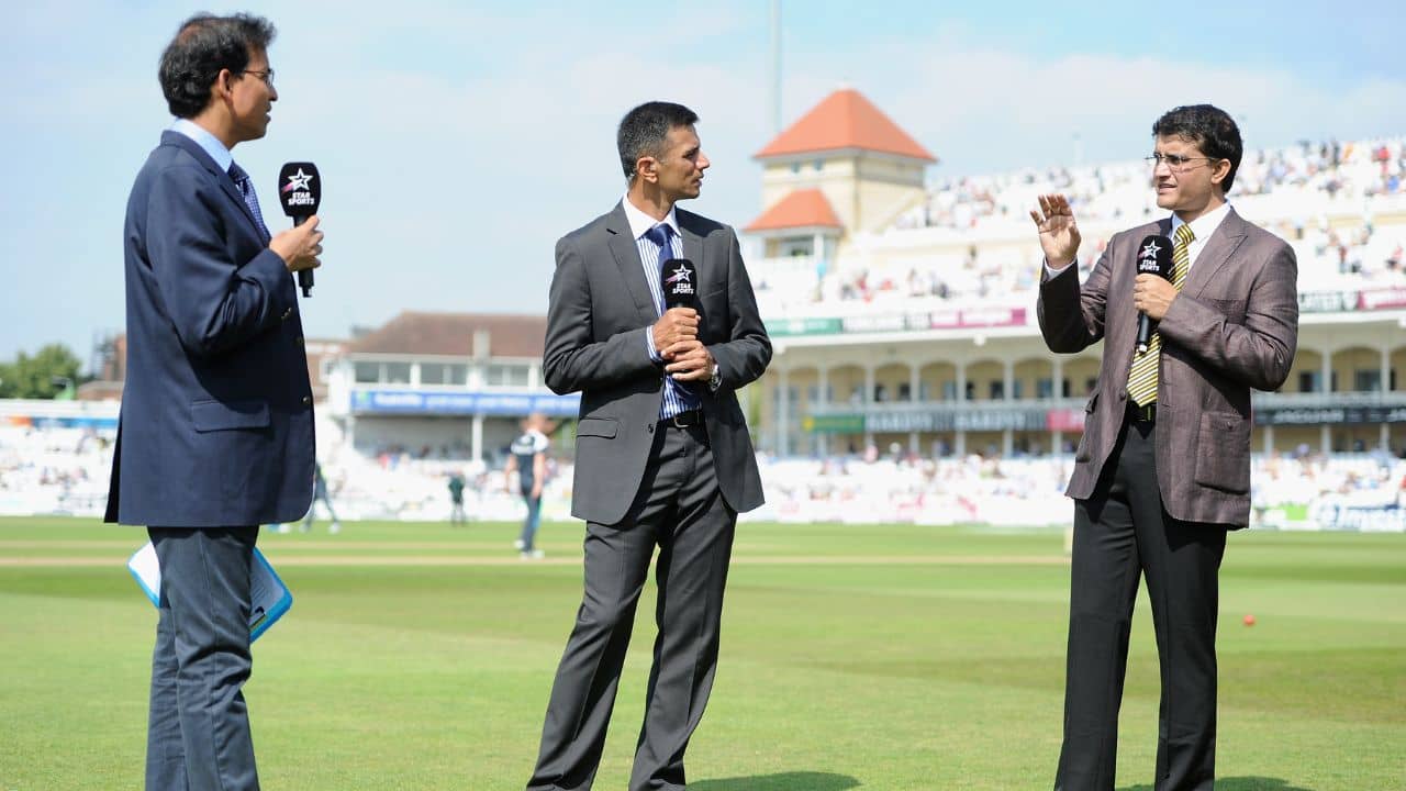 Cricket Commentary: কমেন্ট্রি বক্সে কণ্ঠের পসরা, শব্দের তুফান তুলে সৌরভ-সানির পকেট কত টাকায় ভরে?