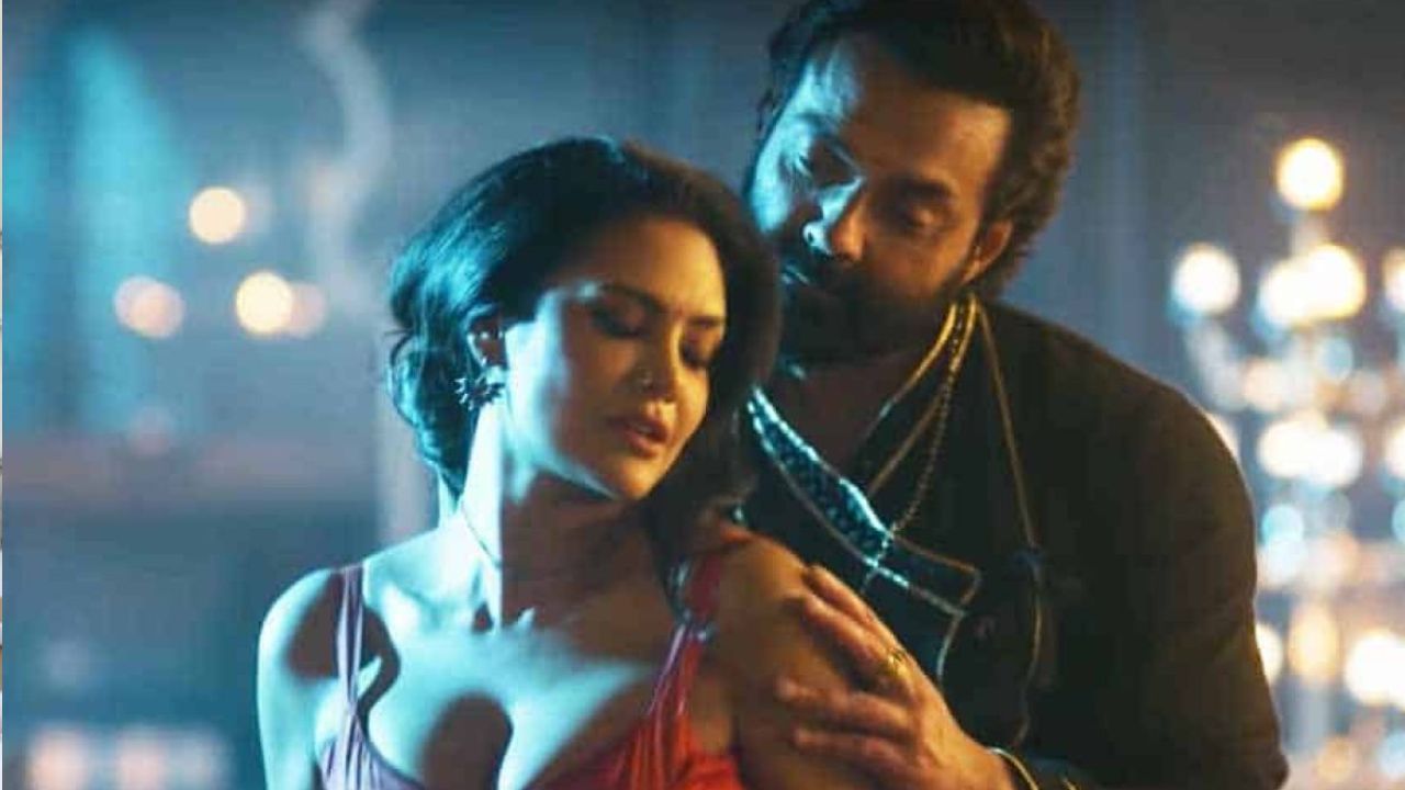 বিশ্রী গন্ধ, নায়িকার কাছে যেতেই আঁতকে ওঠেন ববি, তারপর... বিশ্রী গন্ধ, নায়িকার কাছে যেতেই আঁতকে ওঠেন ববি, তারপর...