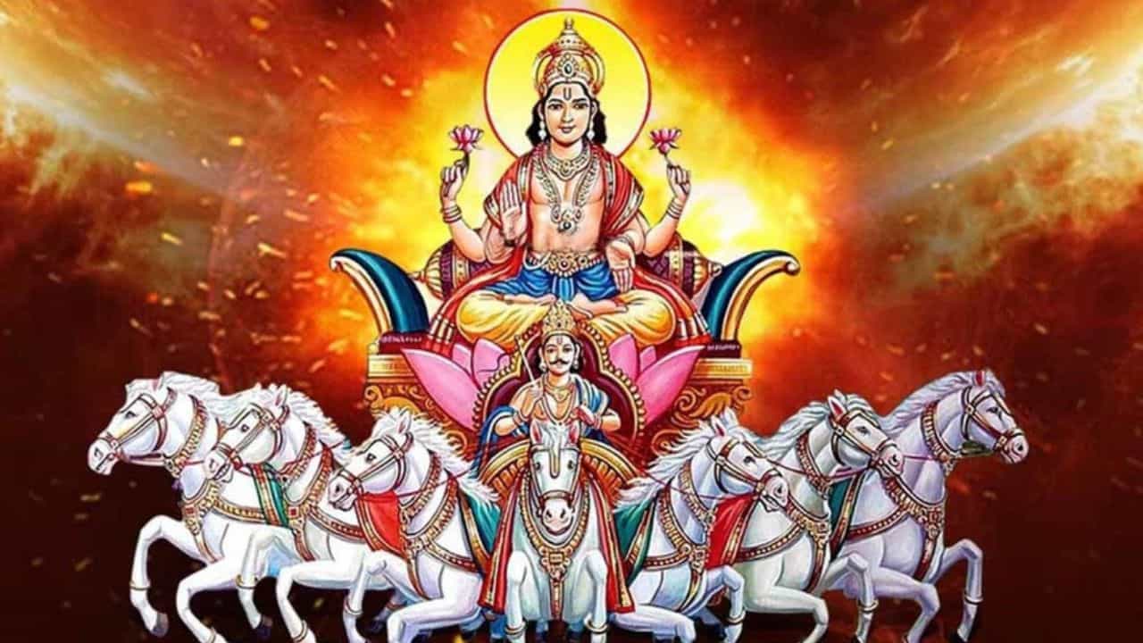 ১৪ এপ্রিল মেষ রাশিতে প্রবেশ করবেন সূর্যদেব। সূর্যের রাশিচক্র পরিবর্তনের কারণে অনেক রাশির মানুষের ভাগ্যও বদলে যাবে। সূর্য প্রতিদিন এক ডিগ্রি নড়ে। এইভাবে এটি প্রায় ৩০ দিন ধরে একটি রাশিতে থাকে। ক্রমাগত চলতে থাকে এই নিয়ম।
