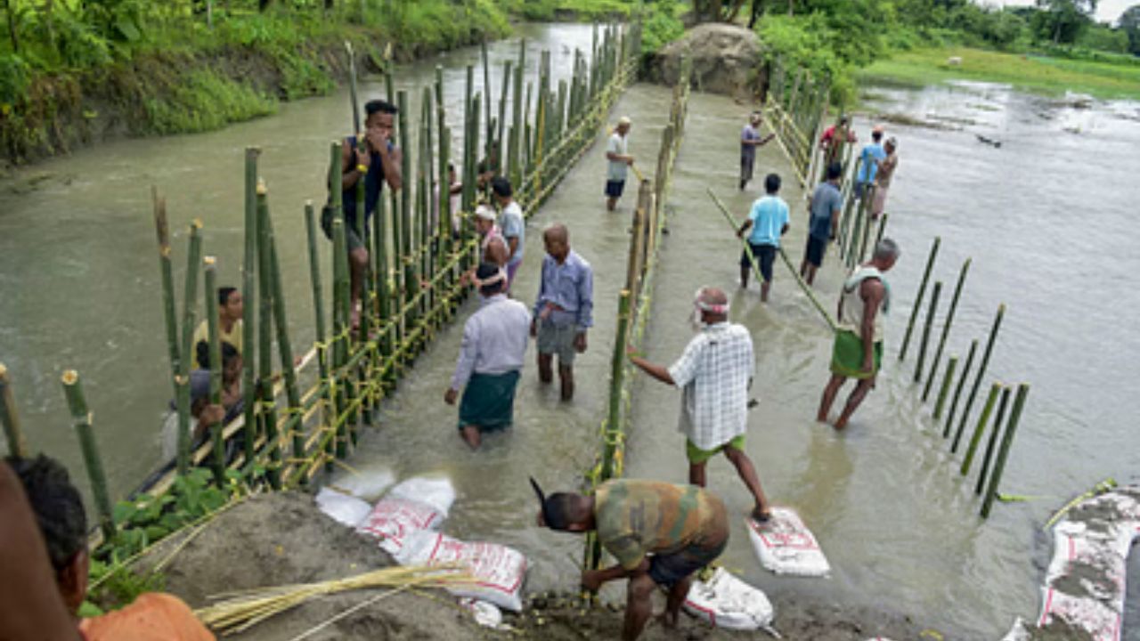 যার ফলে বর্ষার সময় ত্রিপুরার দক্ষিণ অঞ্চলে বর্ডার সংলগ্ন অংশে বন্যার আশঙ্কা বেড়ে গিয়েছে। শুধু তাই নয় এই বাঁধ নির্মাণ ভারতের নিরাপত্তার ক্ষেত্রেও বড় সমস্যা তৈরি করতে পারে বলে মত বিশেষজ্ঞদের। এই ঘটনাকে কেন্দ্র করেই ভারত এবং বাংলাদেশের মধ্যে শুরু হয়েছে টানাপোড়েন।
