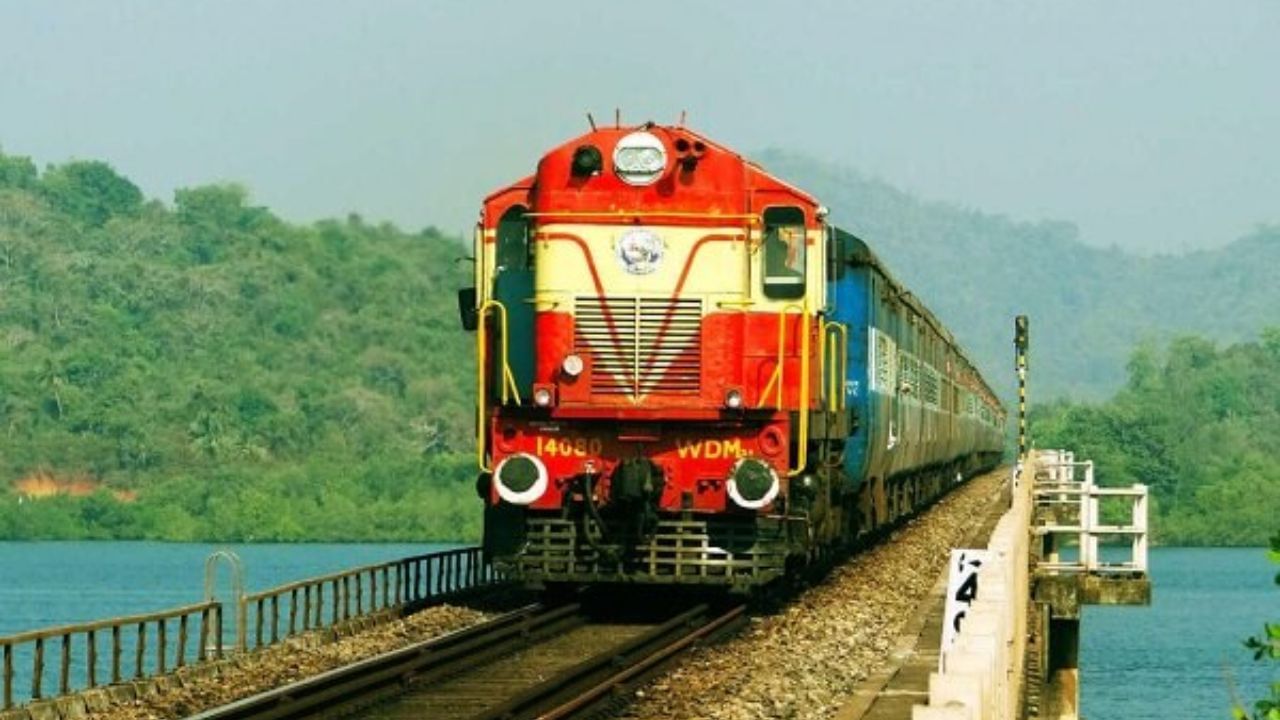 নিয়ম অনুসারে, ট্রেনে গ্যাস সিলিন্ডার বহন নিষিদ্ধ; তবে, জরুরি চিকিৎসার ক্ষেত্রে, নির্দিষ্ট নির্দেশিকা অনুসরণ করে সিলিন্ডার আনা যেতে পারে। অনেক ক্ষেত্রে রেল নিজেই অক্সিজেন সিলিন্ডারের জন্য বিভিন্ন সুবিধা প্রদান করে।