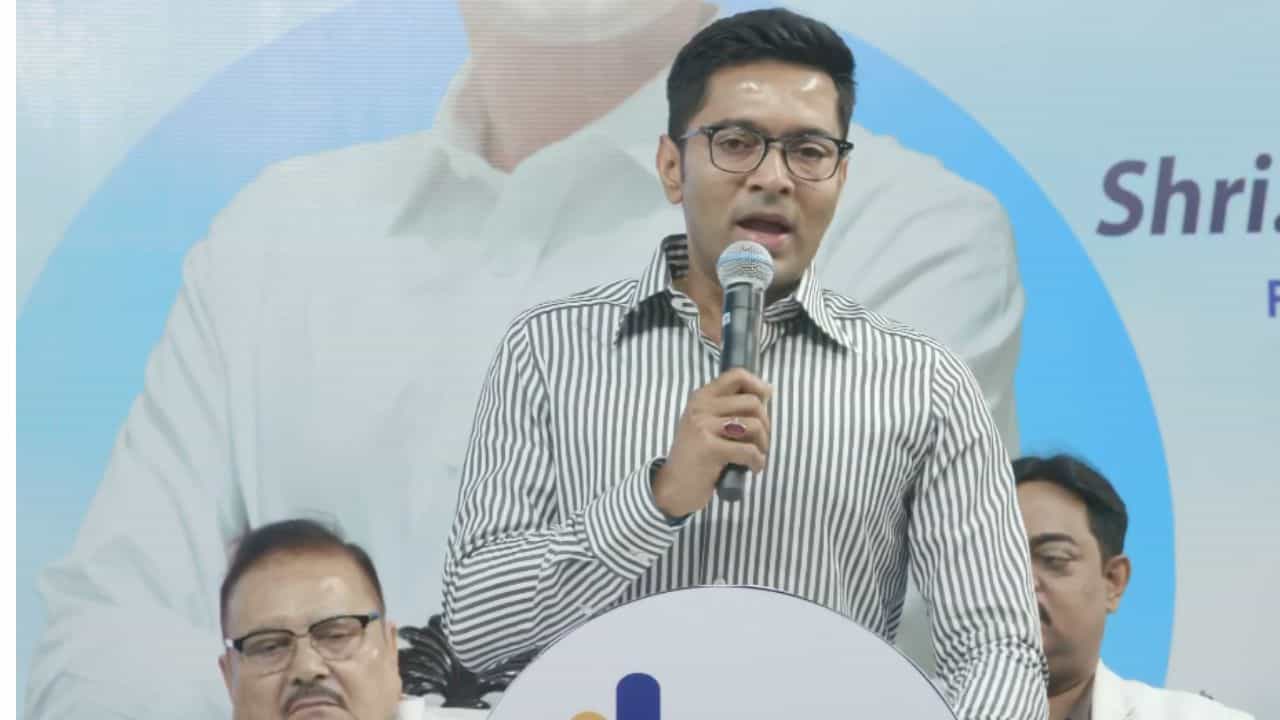 Abhishek Banerjee: 'কেউ কেউ চায়, বাংলায় যাতে আগুন জ্বলে', শান্তি বজায় রাখার বার্তা অভিষেকের Abhishek Banerjee: 'কেউ কেউ চায়, বাংলায় যাতে আগুন জ্বলে', শান্তি বজায় রাখার বার্তা অভিষেকের
