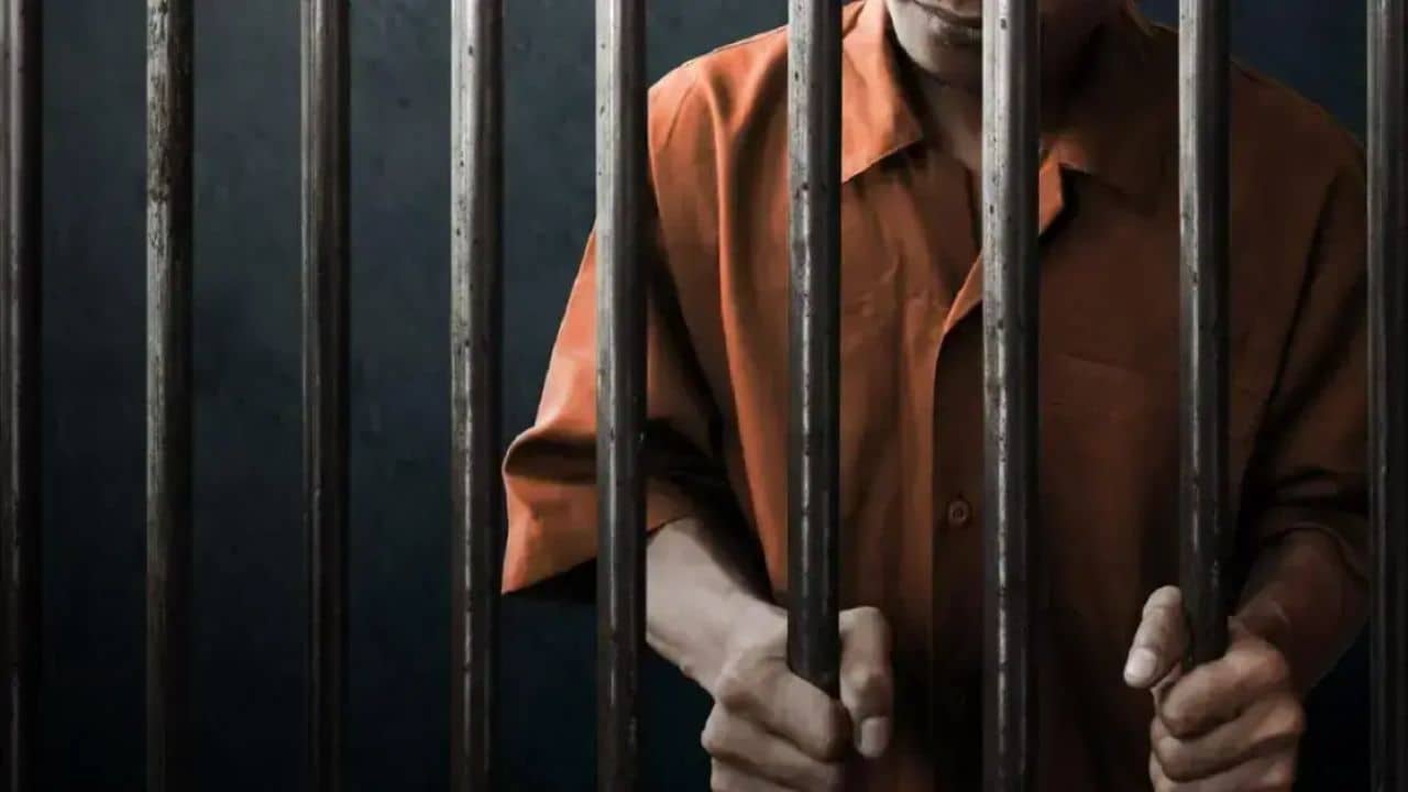 পরিচারিকাকে ধর্ষণের অভিযোগে ৭ বছর খেটেছেন জেল, তারপরই বলিউড থেকে বেপাত্তা, সেই নায়ক এখন কোথায় জানেন?