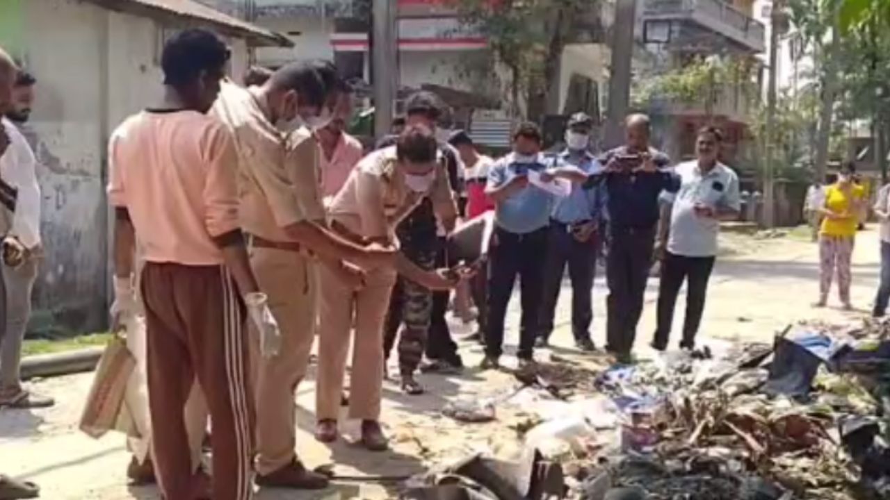 Alipurduar: প্যাকেটে ভরে ফেলে রাখা হয়েছিল শিশুকে, হাত-পা খুবলে খেল কুকুর Alipurduar: প্যাকেটে ভরে ফেলে রাখা হয়েছিল শিশুকে, হাত-পা খুবলে খেল কুকুর